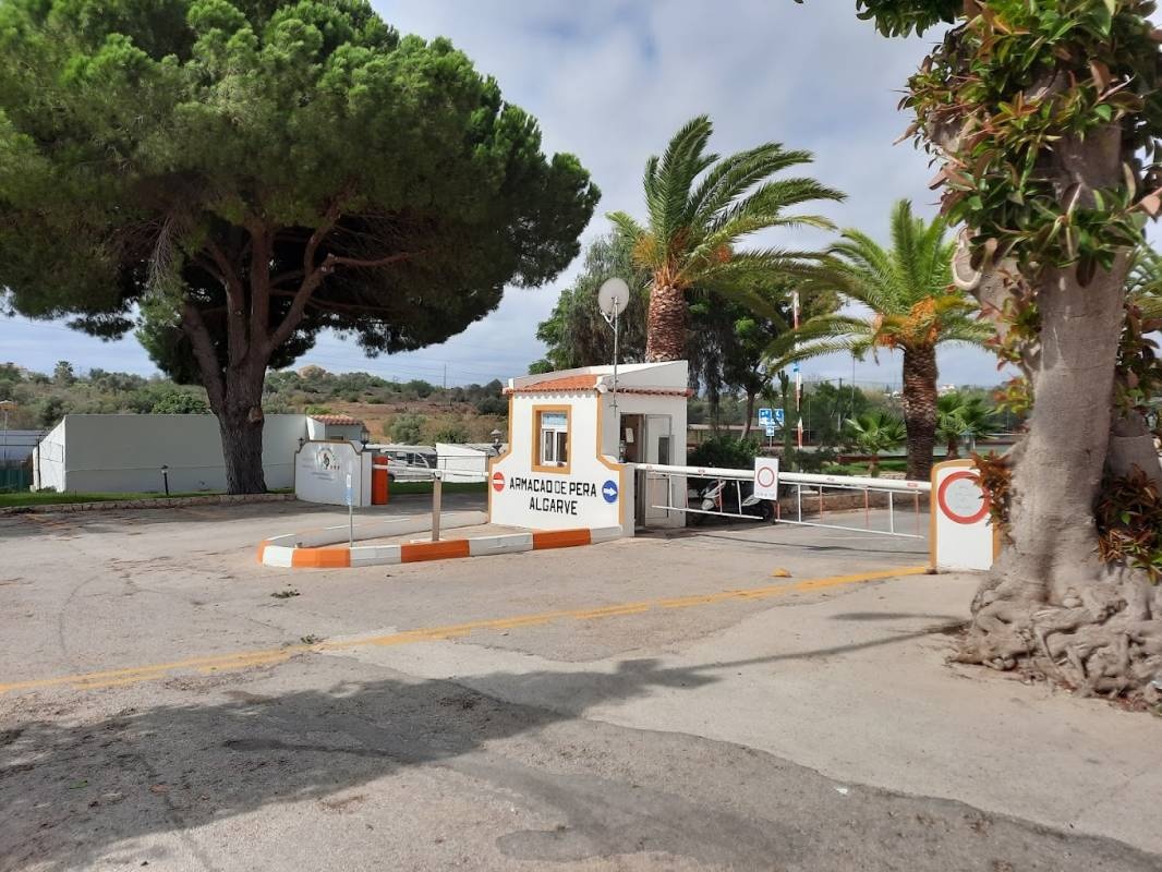 Stellplatz Camping Canelas — QuickStop in Armação de Pêra