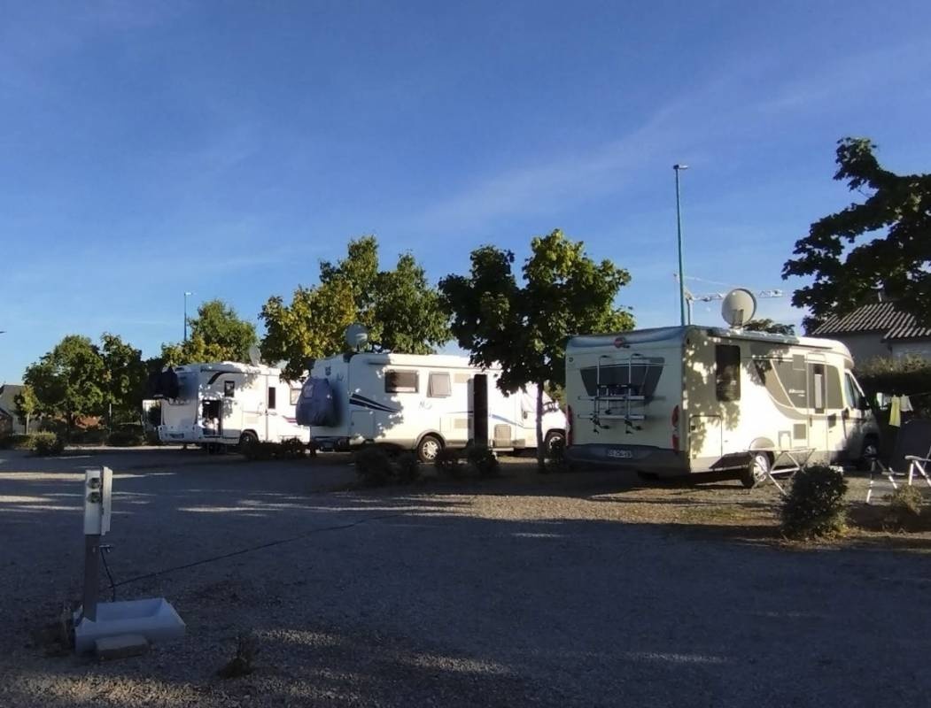 Stellplatz Lanuéjouls — Area di sosta in Lanuéjouls