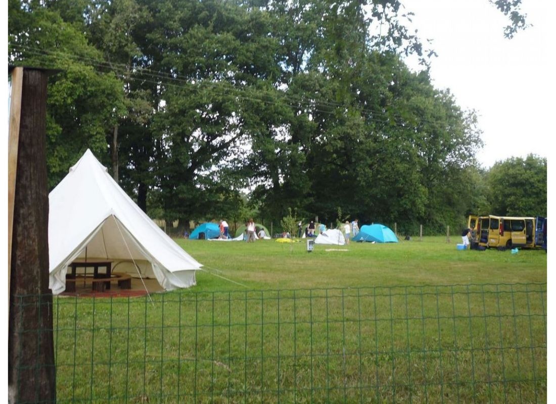 Camping de la Ferme de la Piardière — Area da campeggio in Plesse