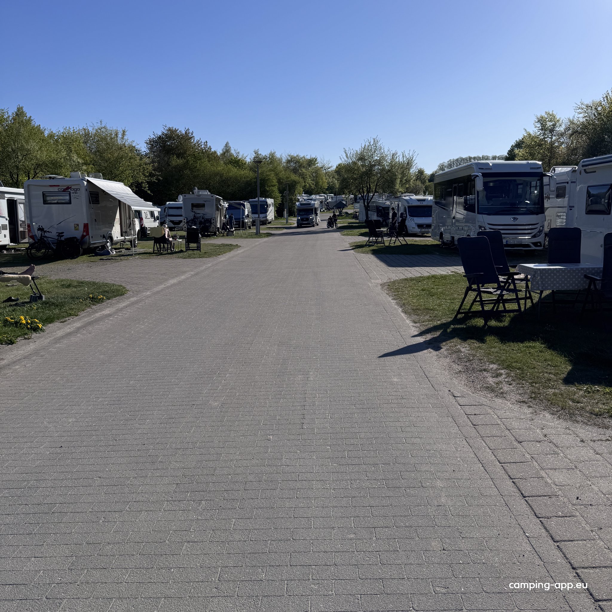 Stellplatz Kowitzberg Lübeck (max. 4 m Höhe) — Ställplats in Lübeck