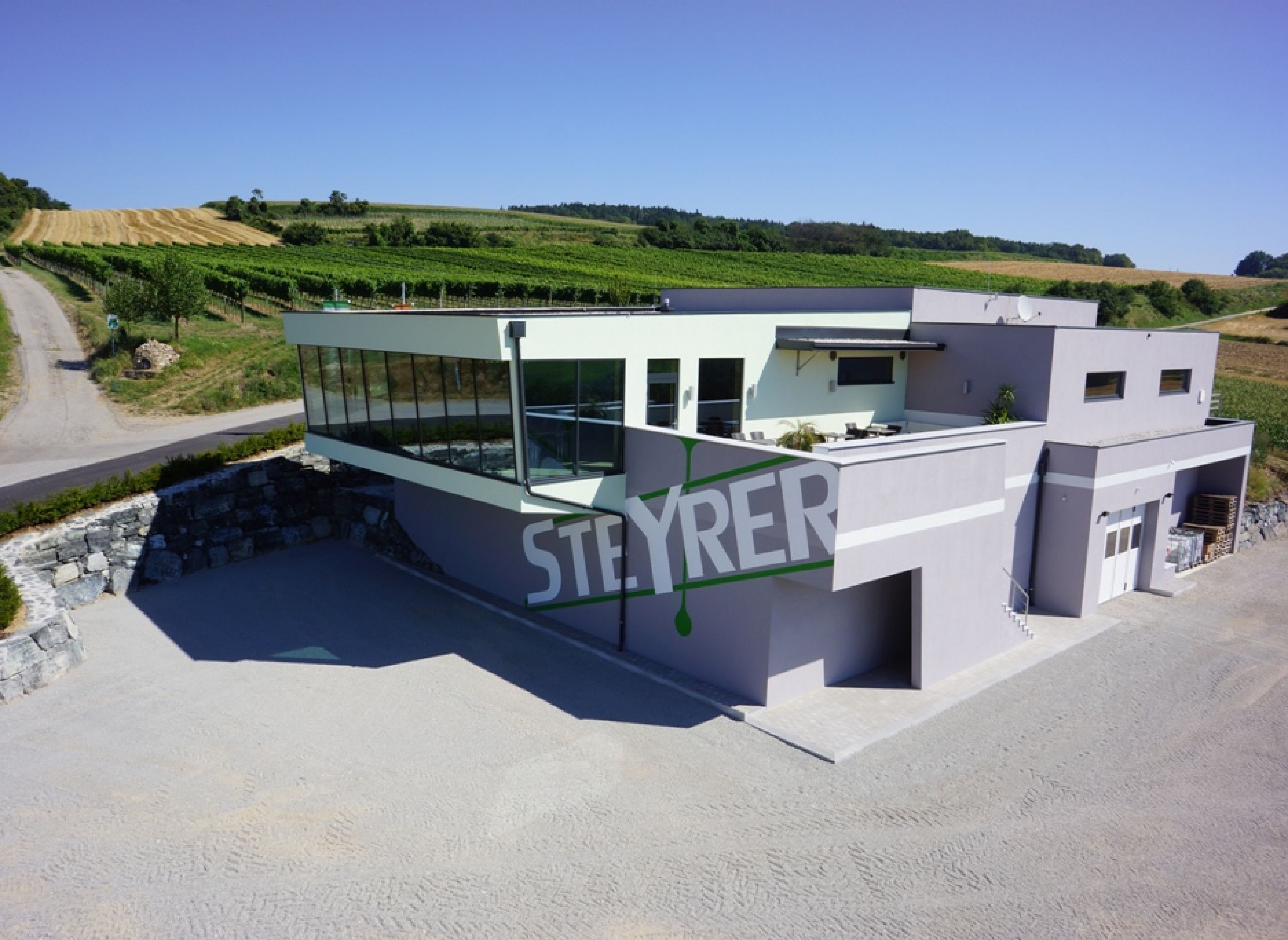 Weingut Steyrer — Vinařství in Kuffern