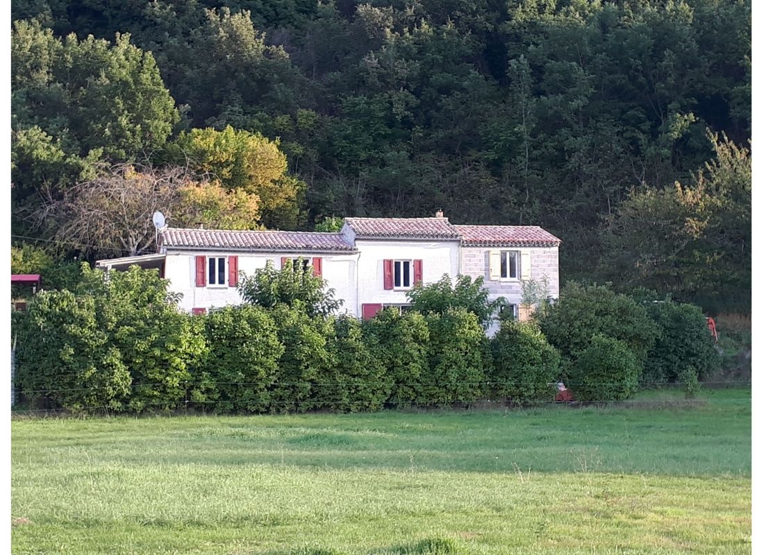 LES LAZARINS — Camperplads in Brunet