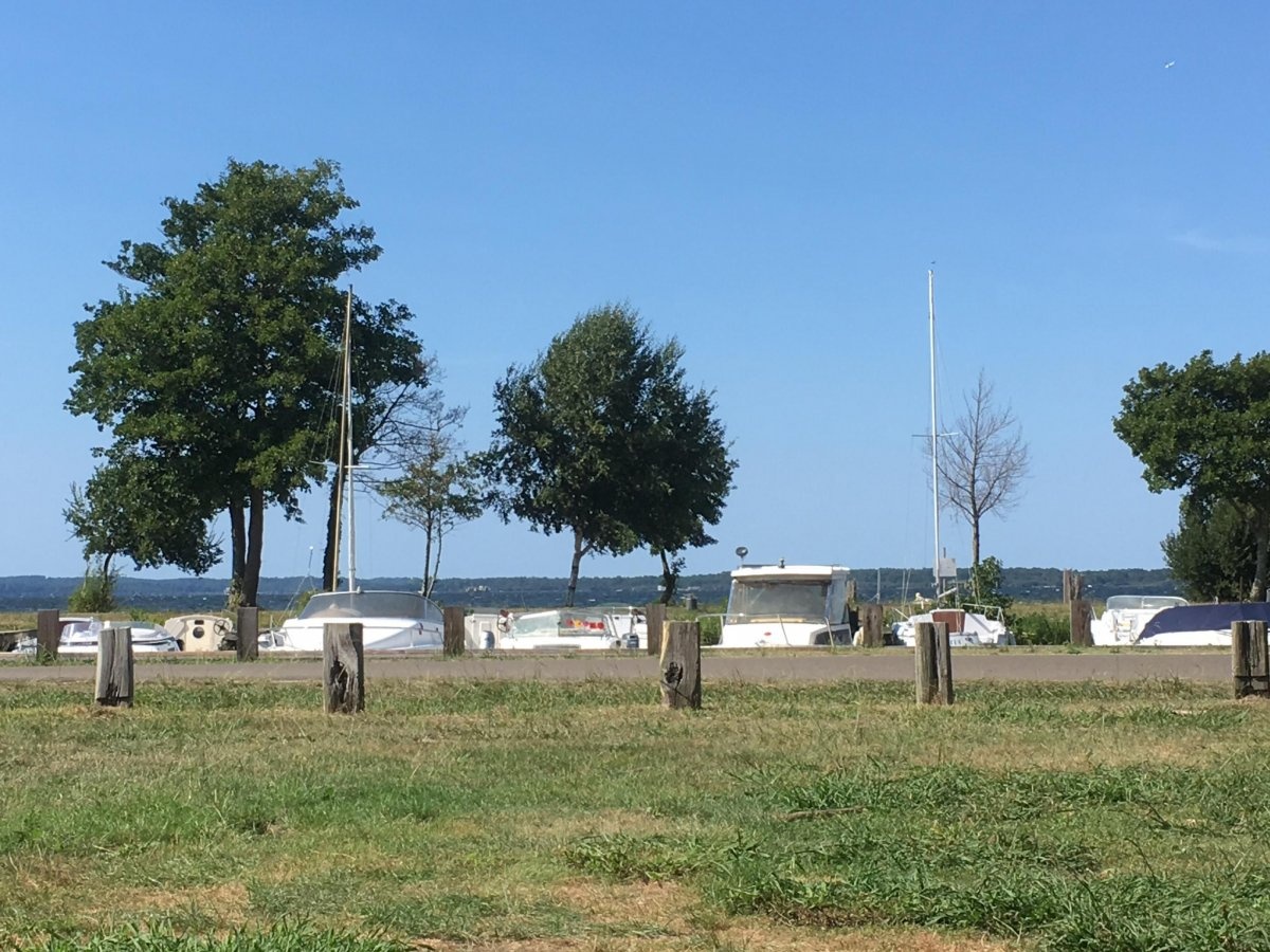 Stellplatz Gastes — Campervan Site in Gastes