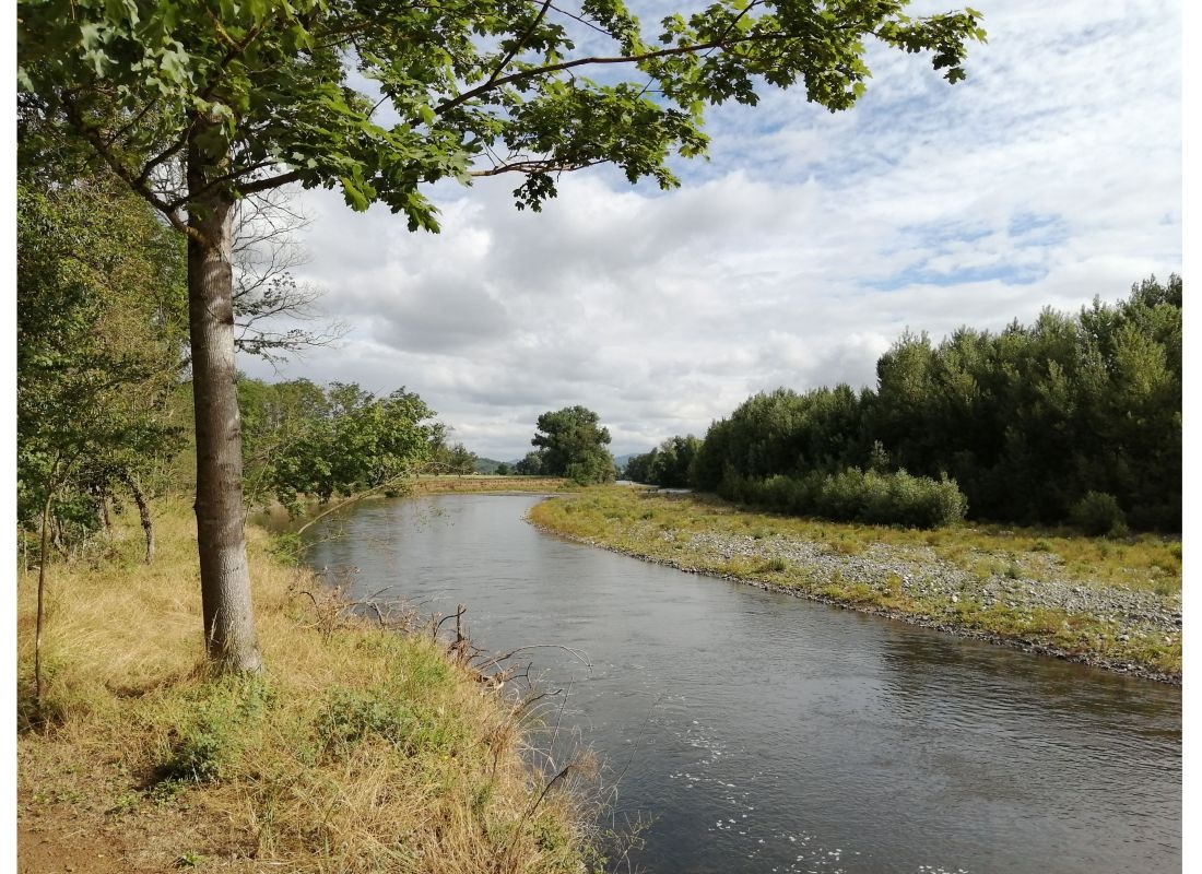 Jardin sur les bords d'Allier — Sítio para autocaravanas in Le Breuil-sur-Couze