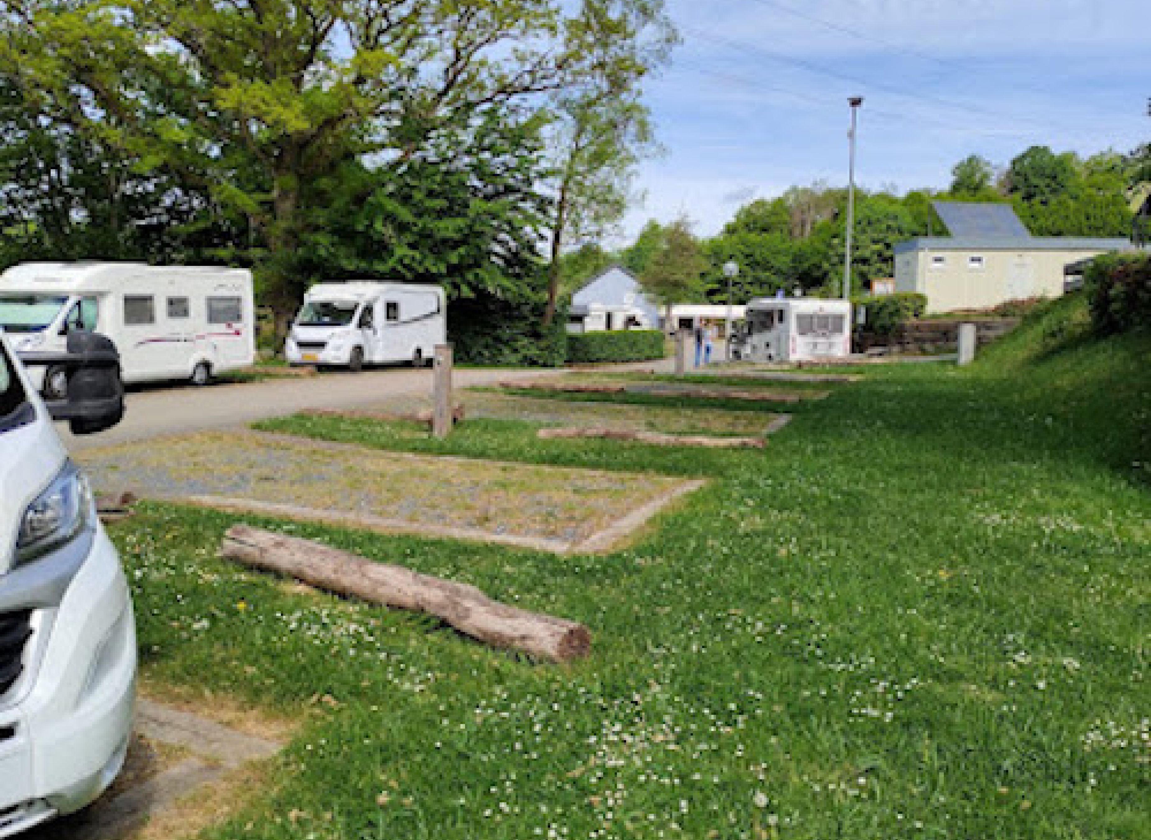 Camping Liefrange — Area Autocaravanas in Lac de la Haute-Sûre