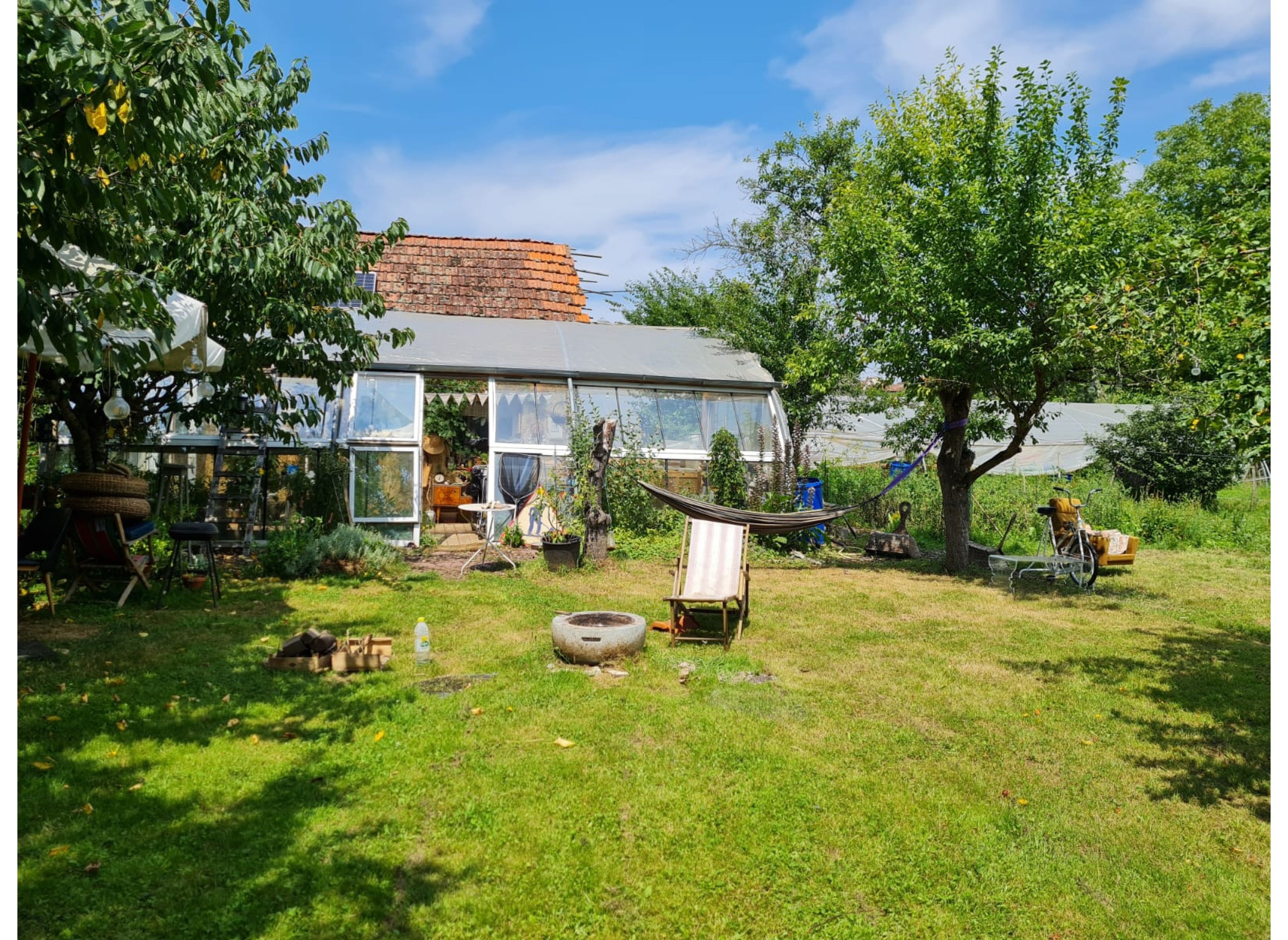 Terrain au bord du canal de Bourgogne — Kemp in Saint-Florentin