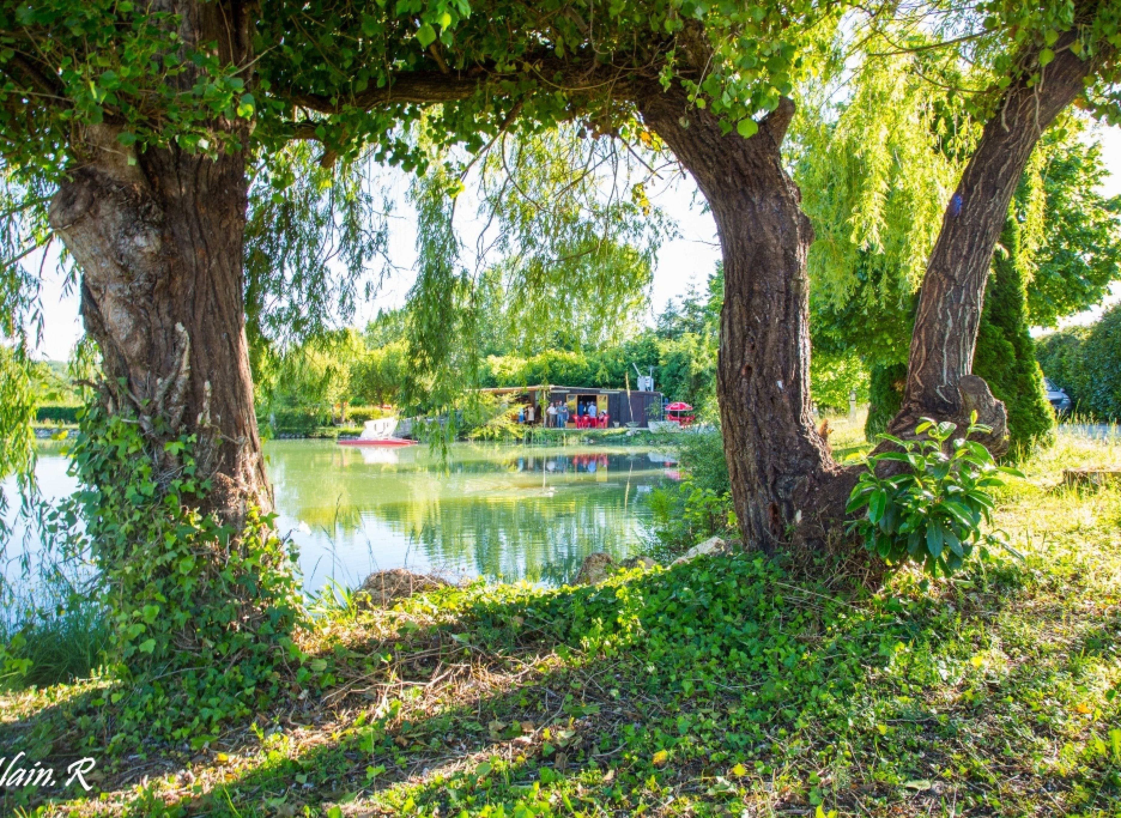 LAC SAINT GEORGES, Village Vacances & Camping avec vue sur les Pyrénées — Campingplats in Sarrecave