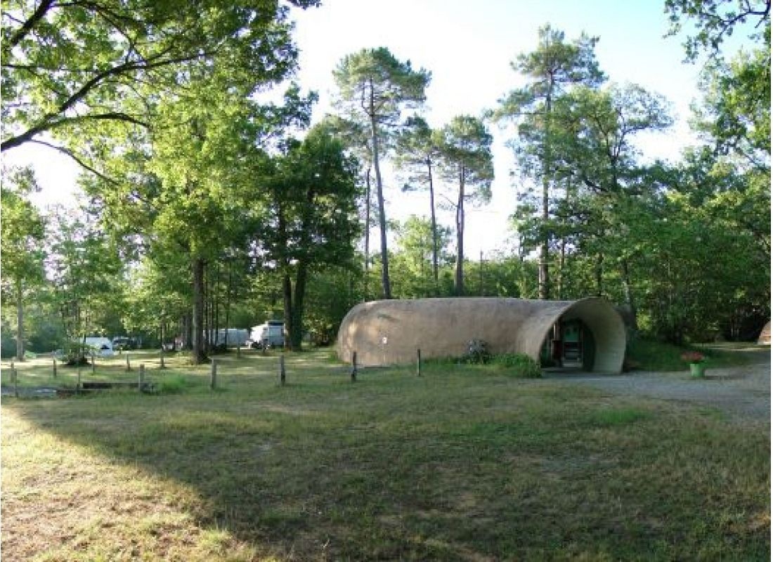 Camping La Clairière — Ställplats in Lamothe-Fenelon