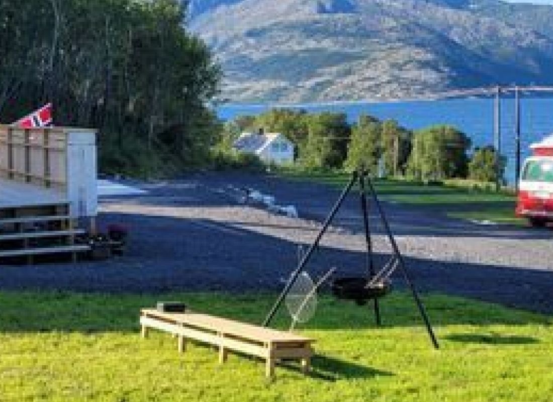 Velfjord Panorama Caravan Camp — Sp. parking dla kamperów in Brønnøysund