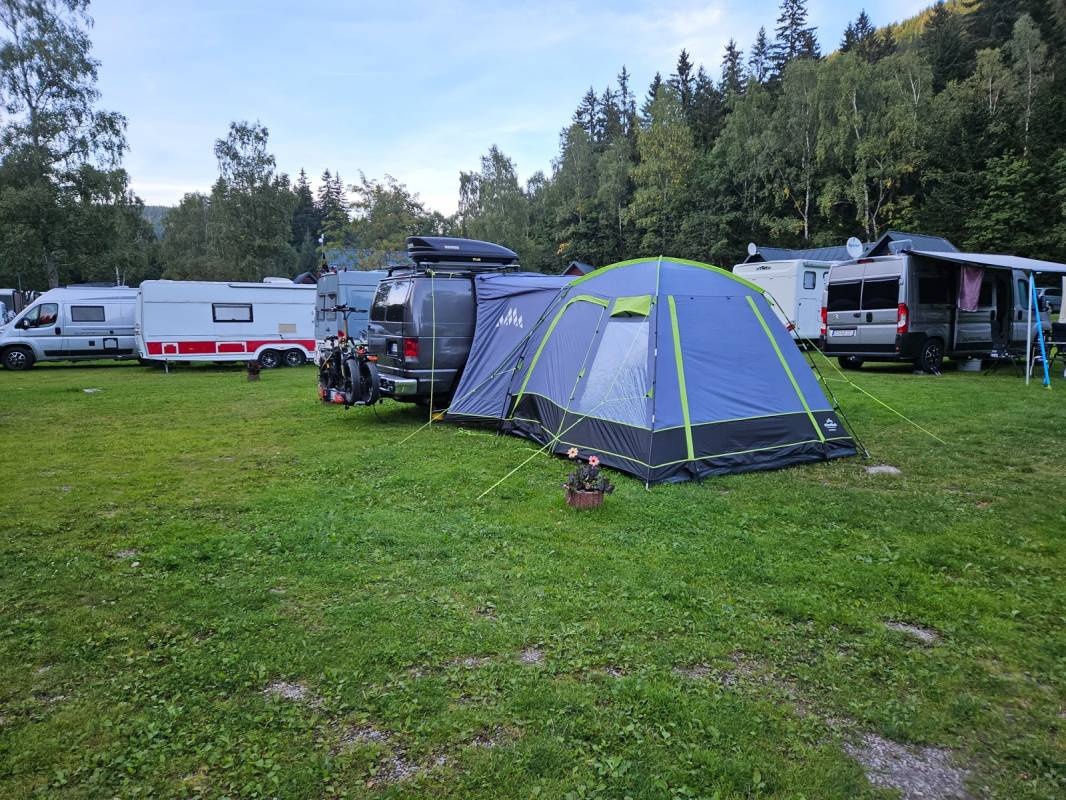 Base Camp Medvědín — Campingplats in Špindlerův Mlýn