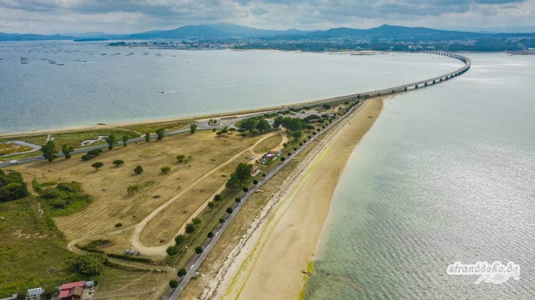 Kostenloser Parkplatz für 24 std — Estacionamento público in A Illa de Arousa