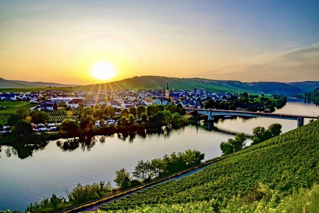 Campingplatz im Grünen Trittenheim — Camping Site in Trittenheim