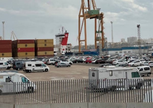 Parking Muelle Reina Sofia — Photo 2