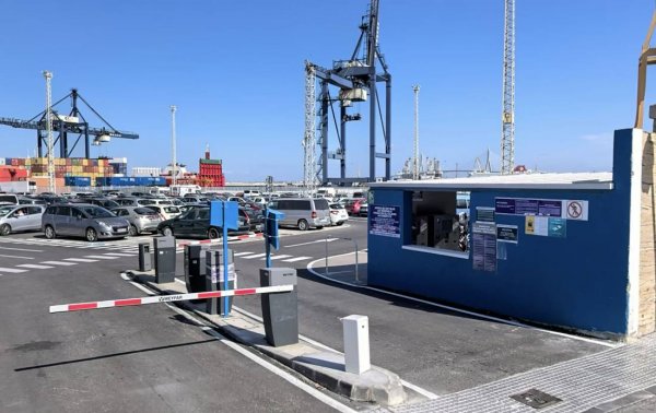 Parking Muelle Reina Sofia — Photo 4