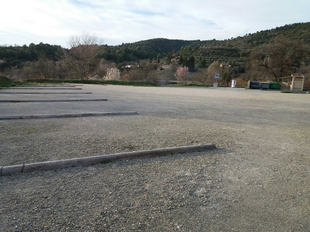 Stellplatz Moustiers-Sainte-Marie — Campervan Site in Moustiers-Sainte-Marie