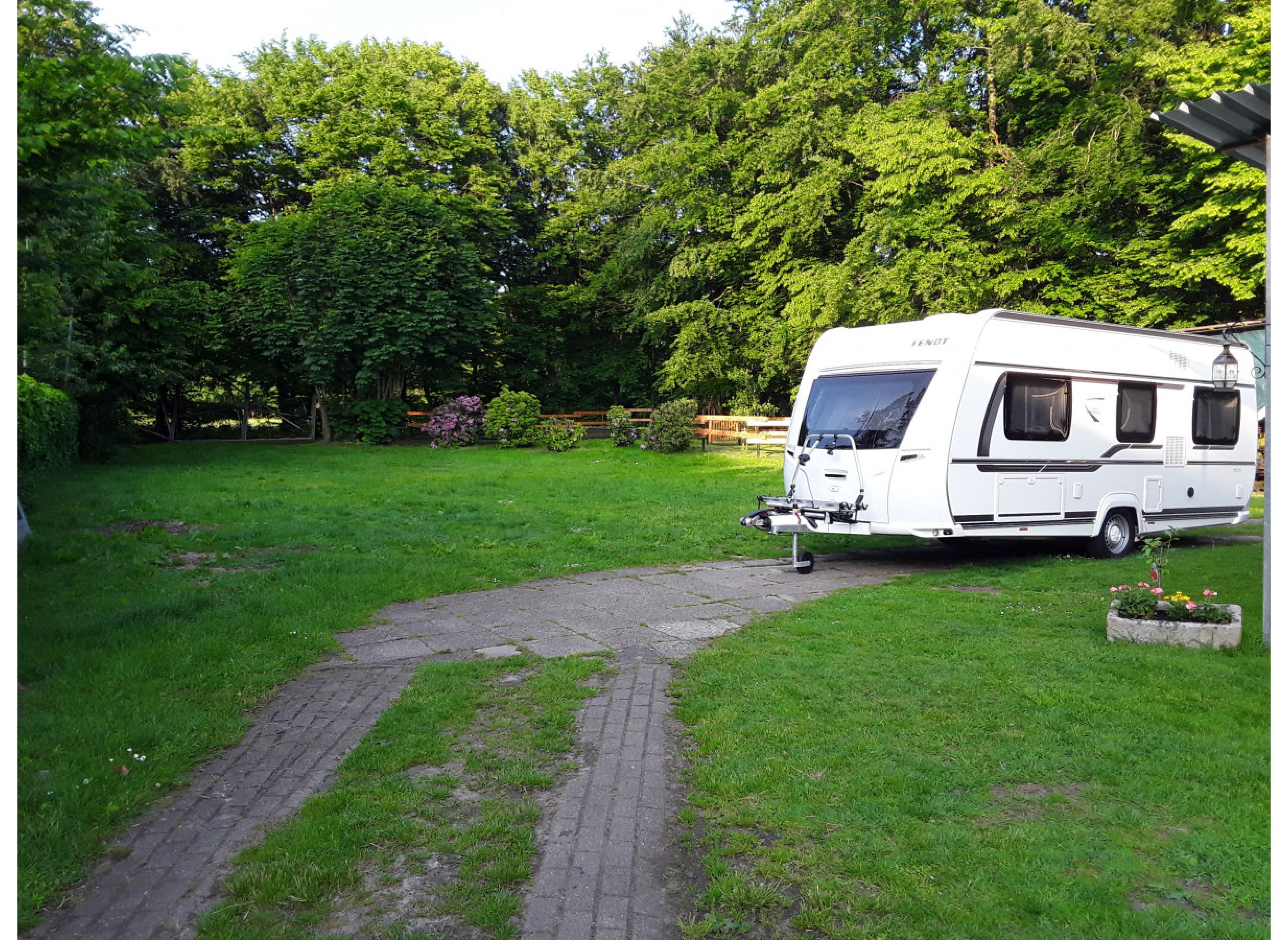 Campingplatz Hof Ignatowitsch mit Ponys und Pferden in Ammerland — Bobilplass in Rastede
