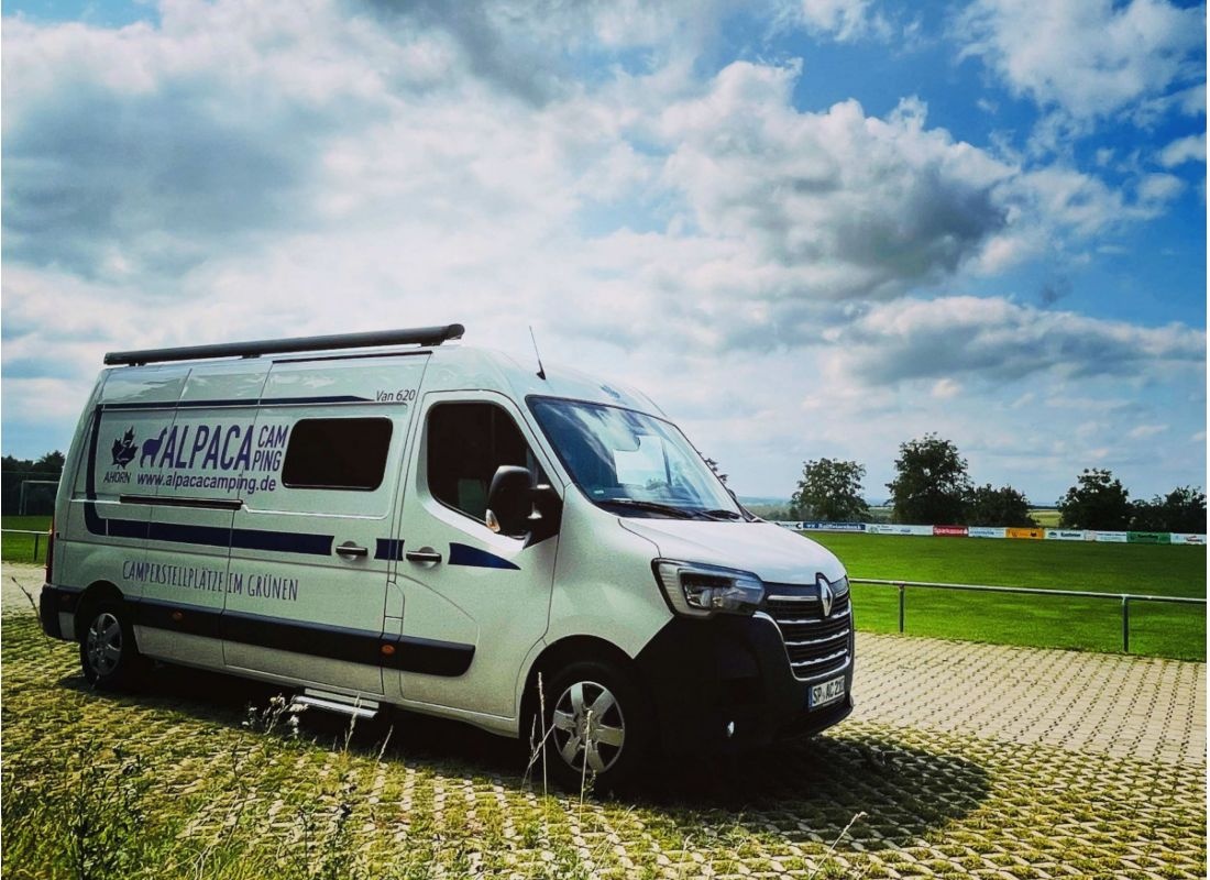 Stellplatz direkt am Wald mit Weitblick in Brünnau — Camperplads in Prichsenstadt Stadtteil Brünnau