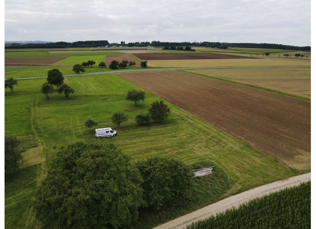 Fränkischer Sundown unter Obstbäumen — Ställplats in Thalmässing