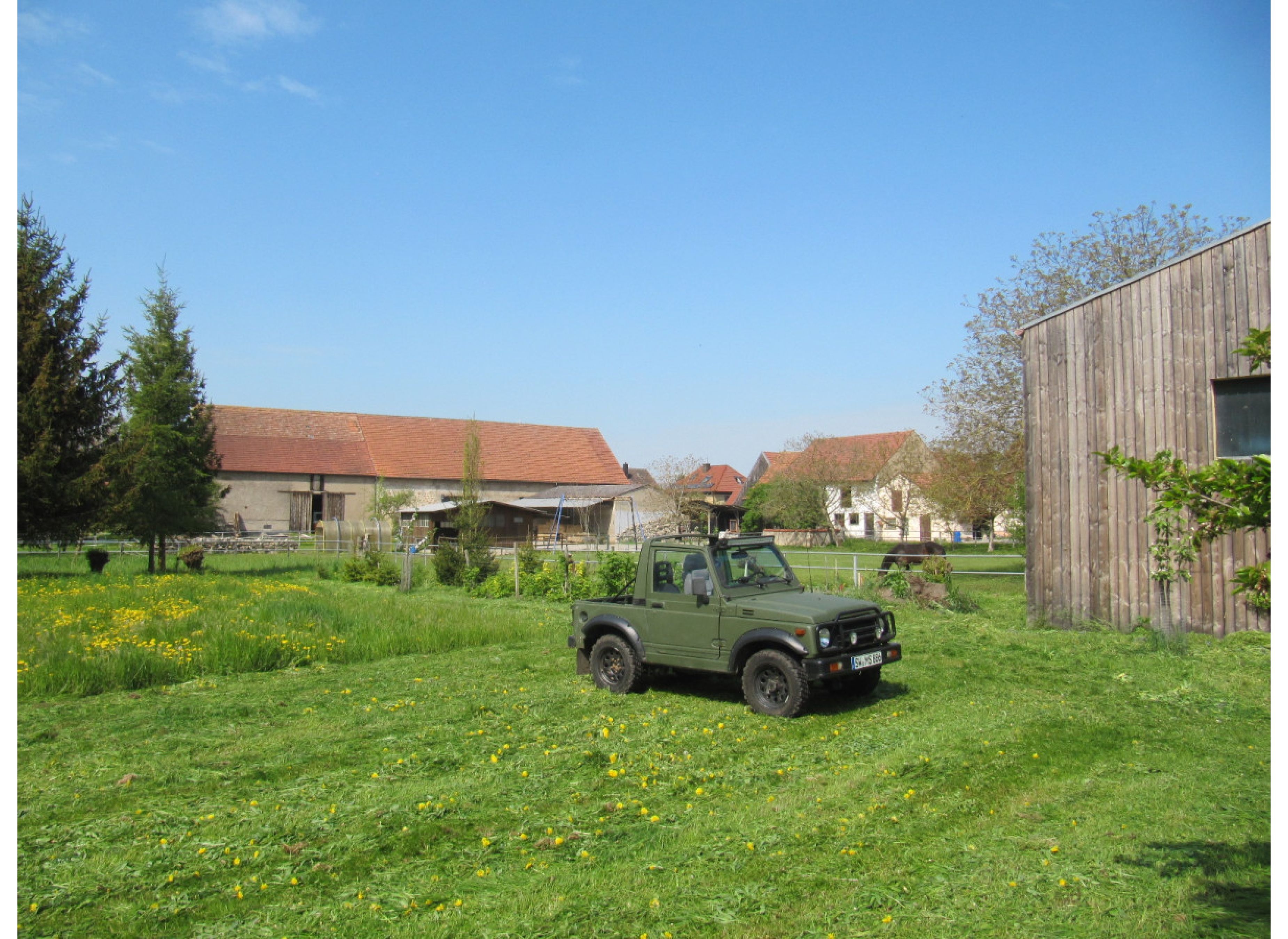 am Winzerhof mit idyllischer Wiese — Weingut in Donnersdorf