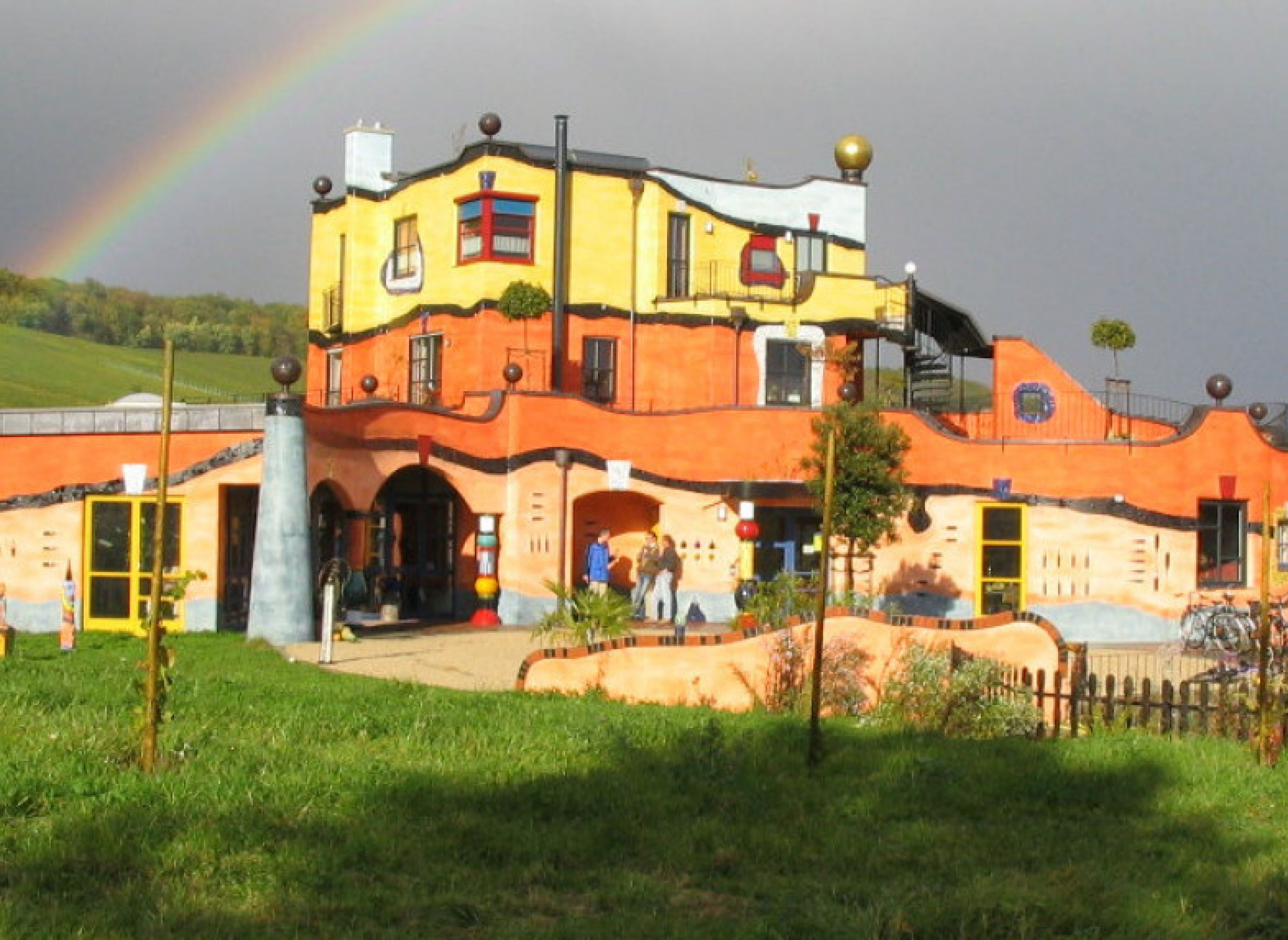 Weingut Hirn & HUNDERTWASSER-Artikel #4 — Winery in Eisenheim