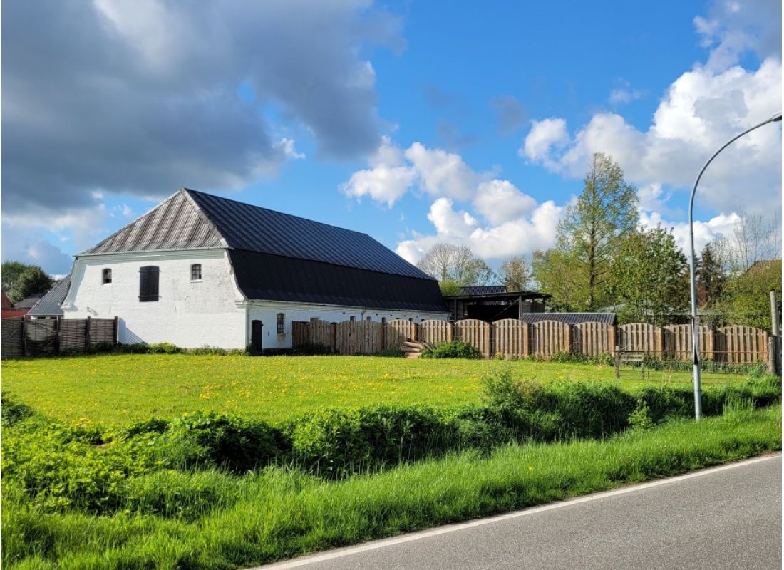 Eine Wiese inmitten von Natur — Aire camping car in Oster-Ohrstedt