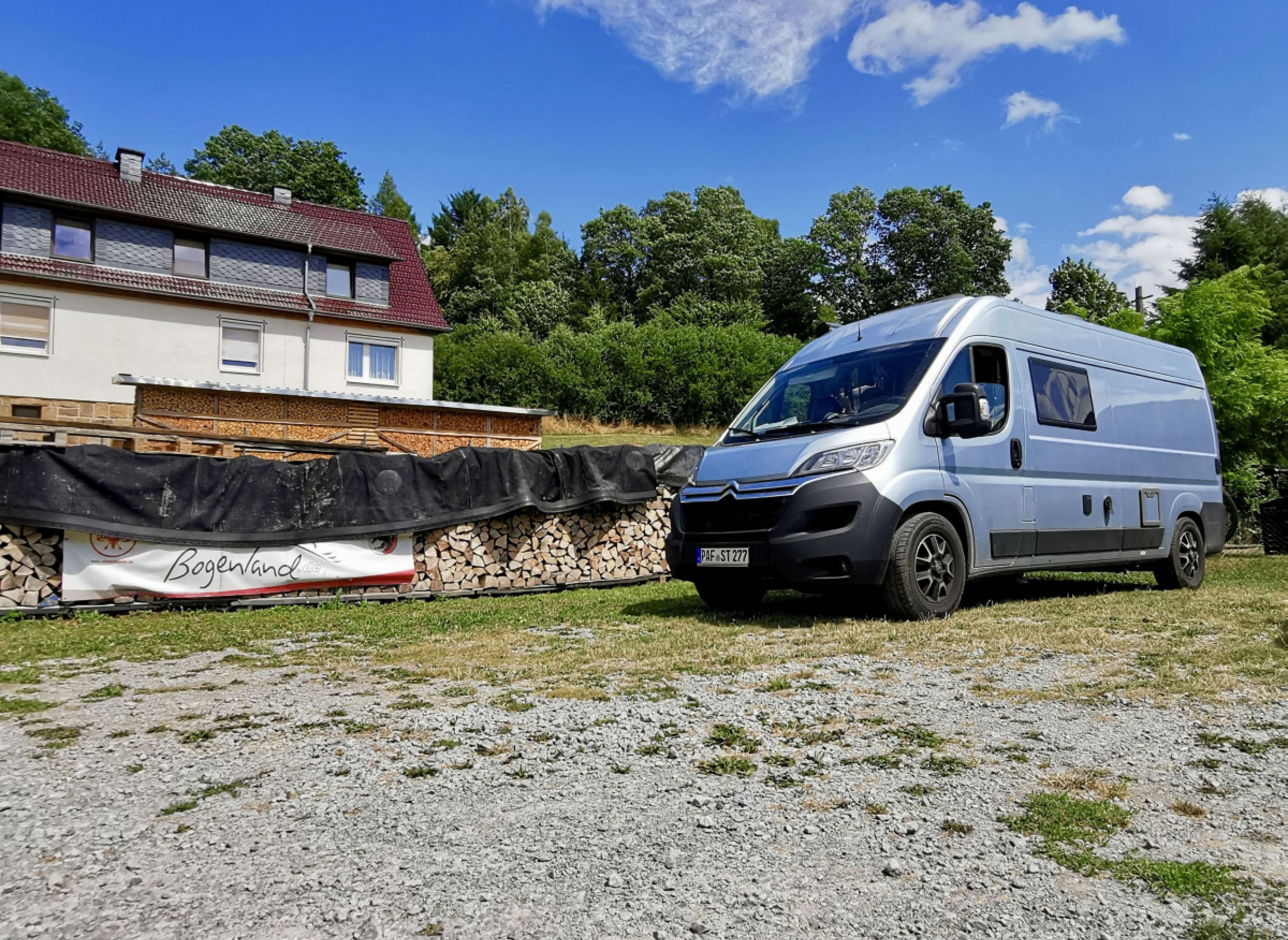 Umgeben von Rad- und Wanderwegen — Karavan Sitesi in Christes