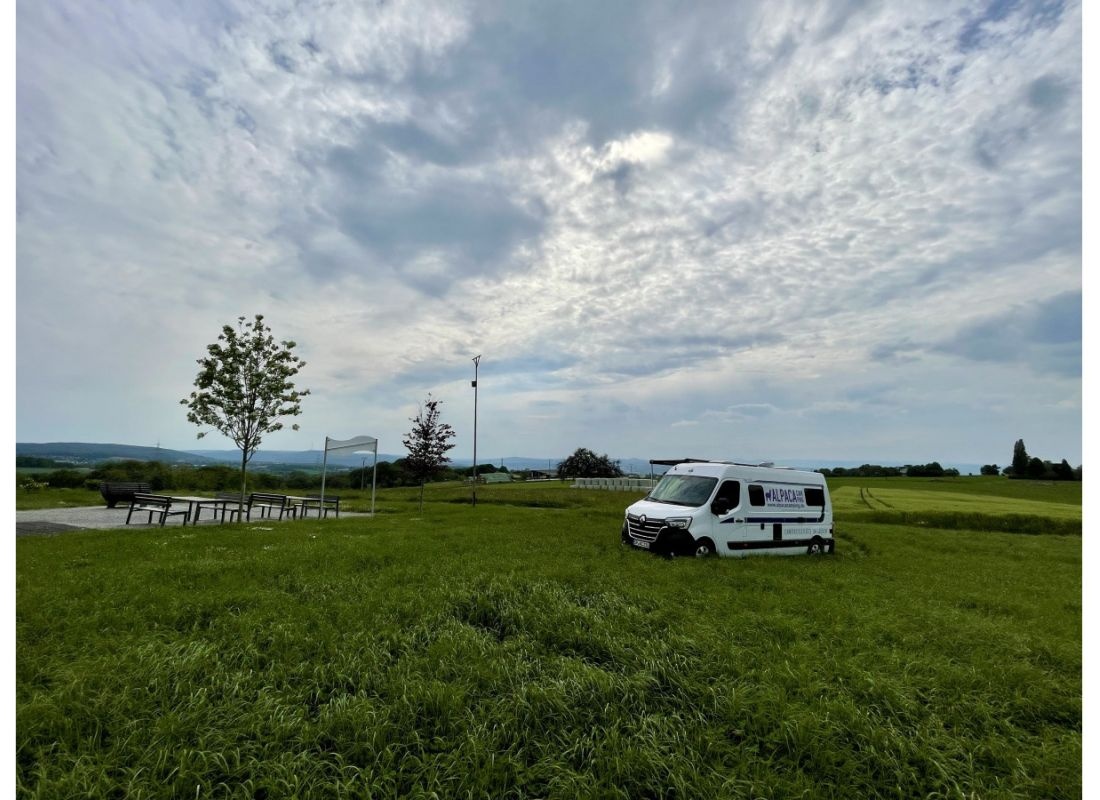 Schöne Wiese mit Eifelblick — Bobilplass in Simmern