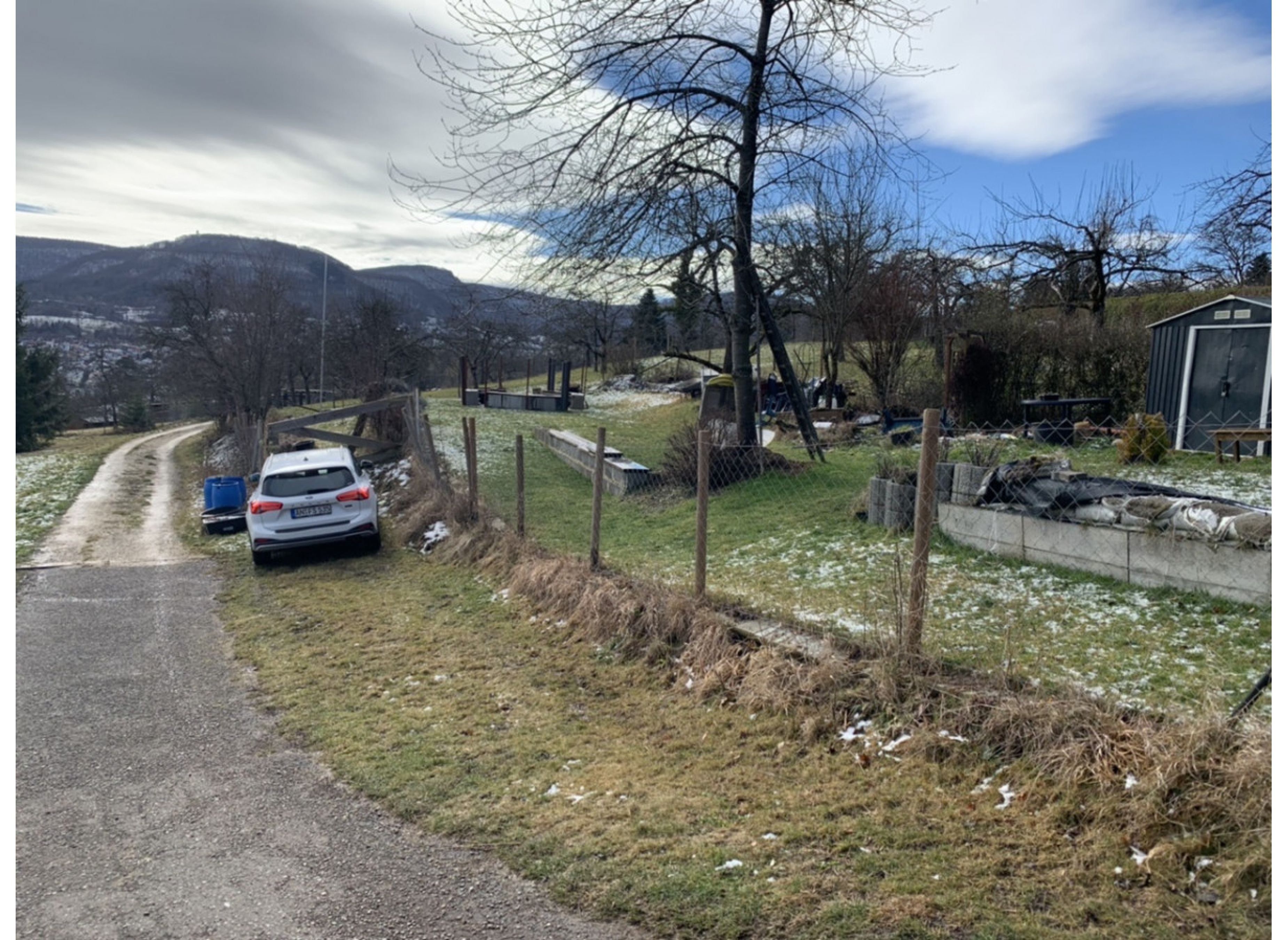 Stellplatz über den Dächern Pfullingens — Aire camping car in Pfullingen