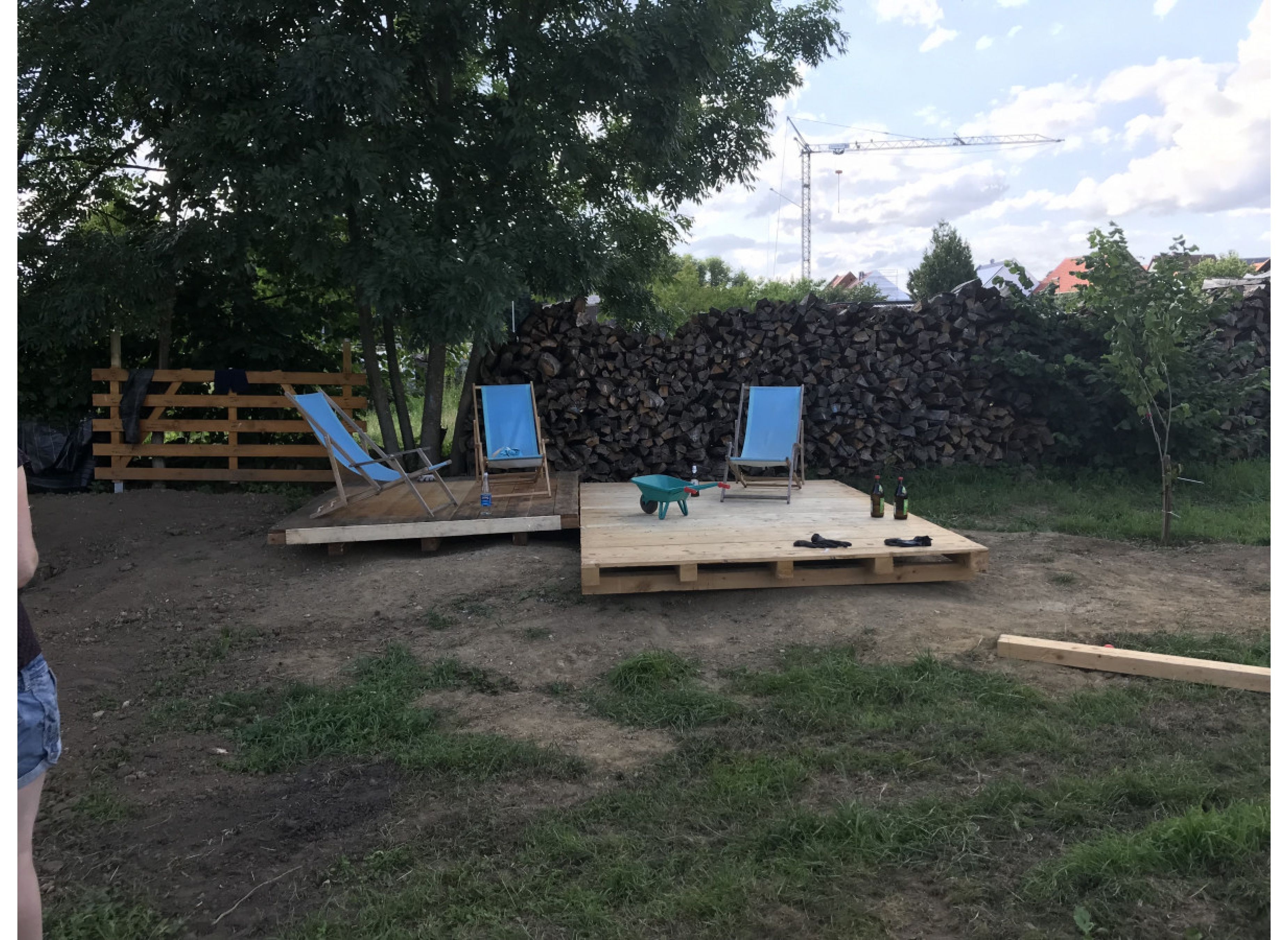 Auf der Wiese nahe der Wetter, umgeben von Kleingärten — Karavan Sitesi in Rockenberg