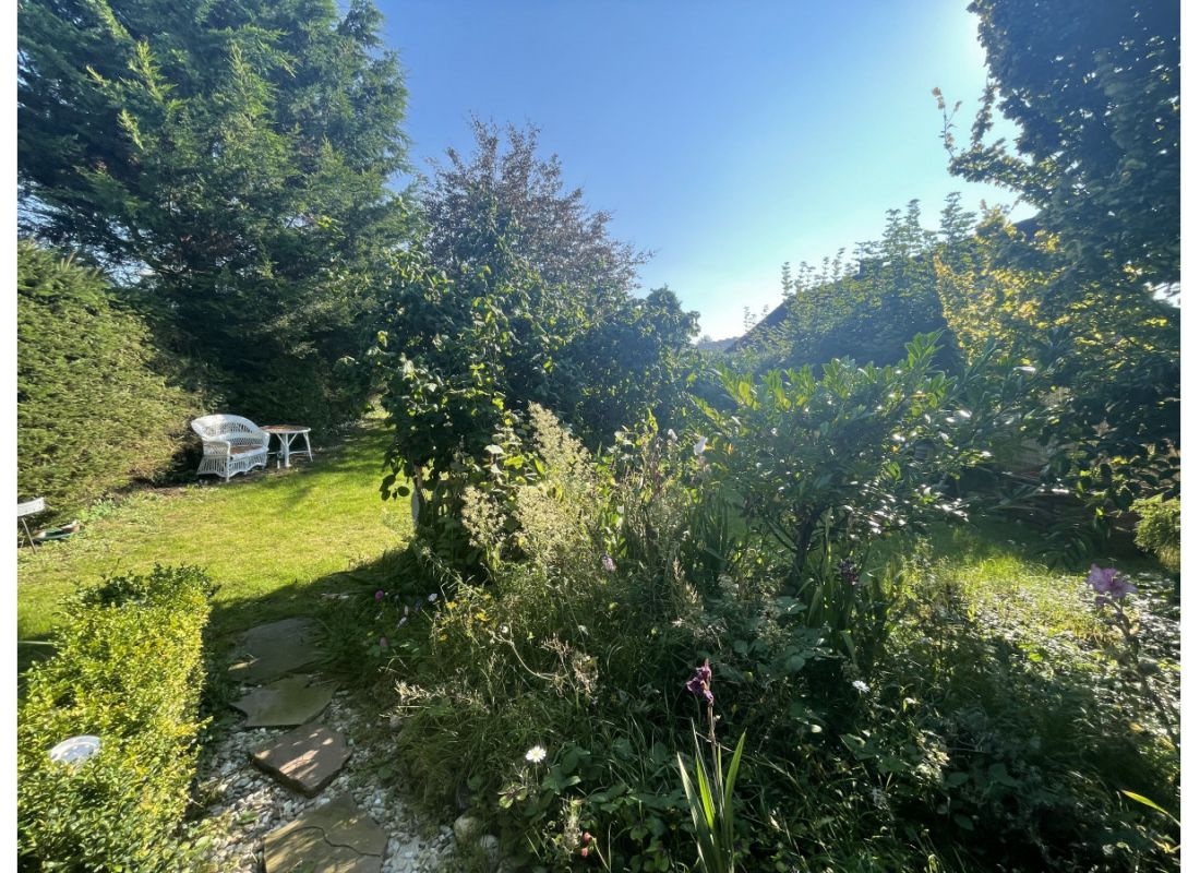Zelten in einem gemütlichen Garten in der Nähe von verschiedenen Naturparks — Area di sosta in Hohenwestedt