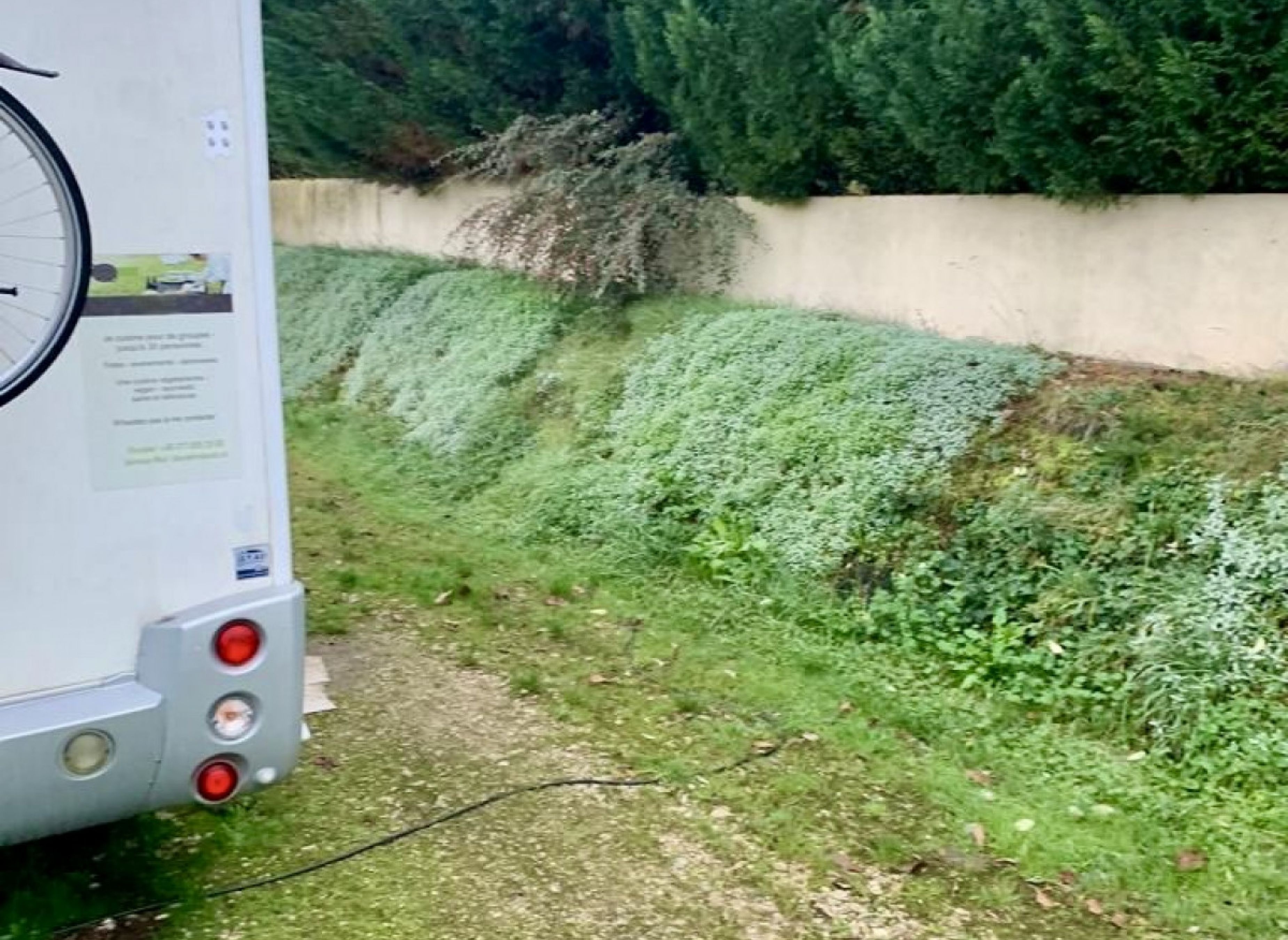 Wunderschön am Rande des Dorfes — Campervan Site in Saint-Paul