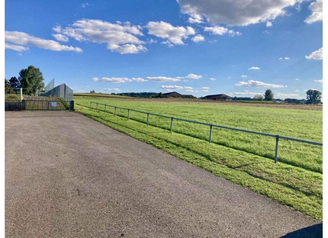 Stellplatz am Vereinsgelände — Stellplatz in Affing