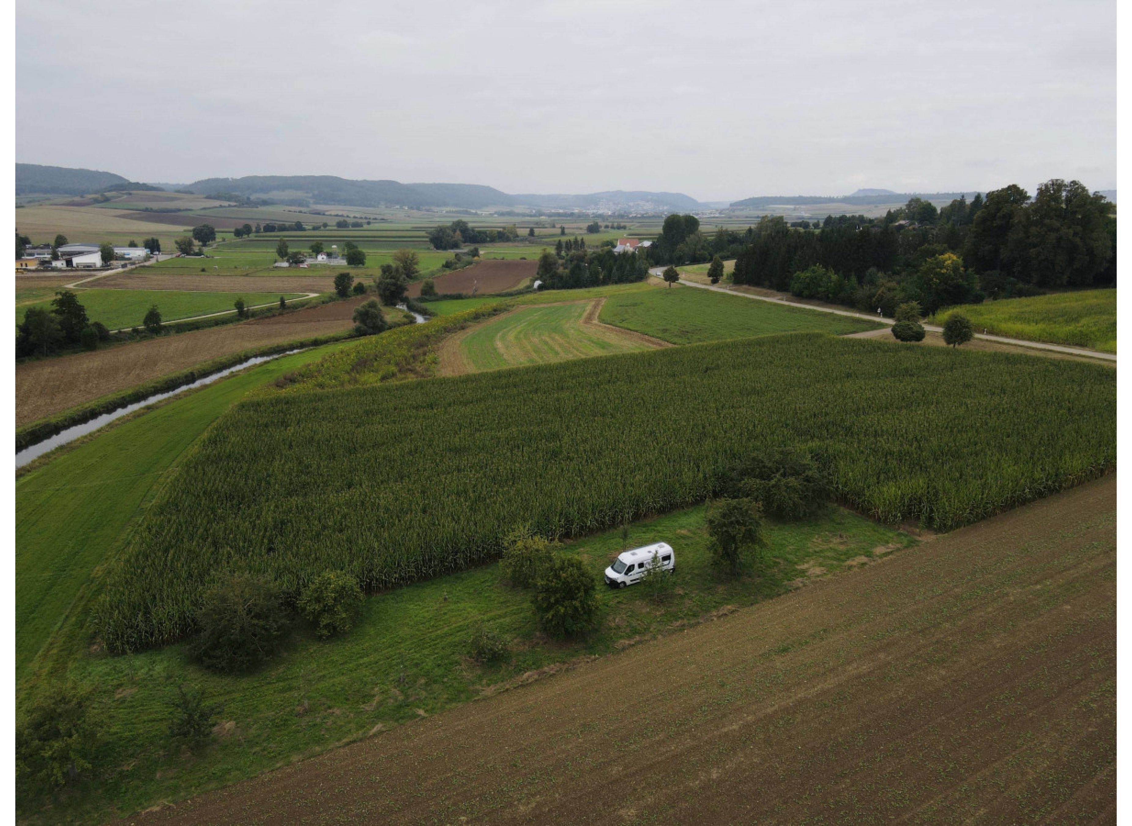 "Wild Campen" im Obstgarten mit 360°-Blick am UNESCO Geopark Ries — Camperplads in Nördlingen