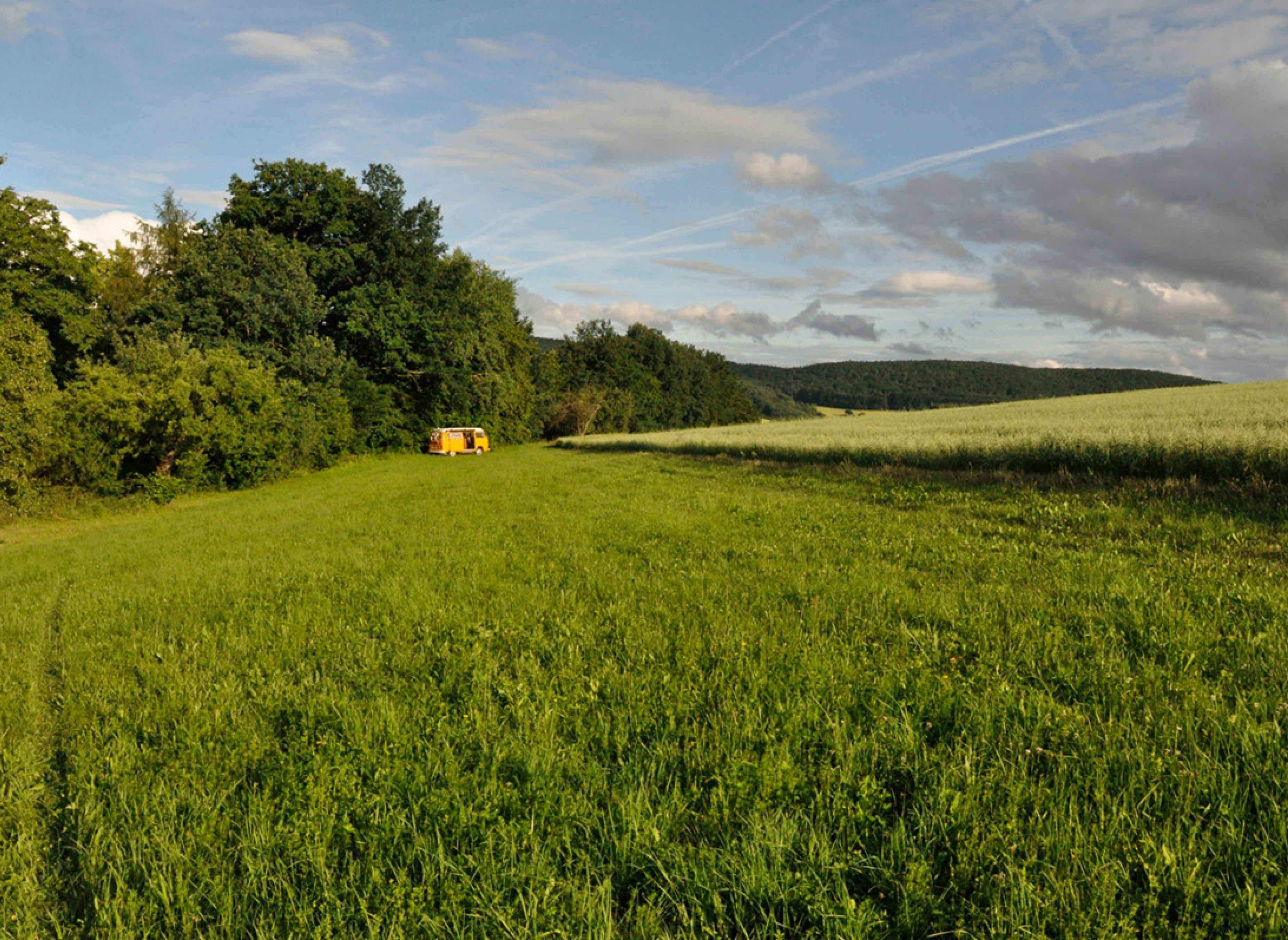 Stellplatz auf der Obstwiese mit Blick auf die Umgebung — 露营车营地 in Oberthulba