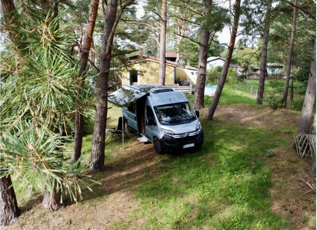 Klein Trebbow in Waldrandlage — Ställplats in Neustrelitz