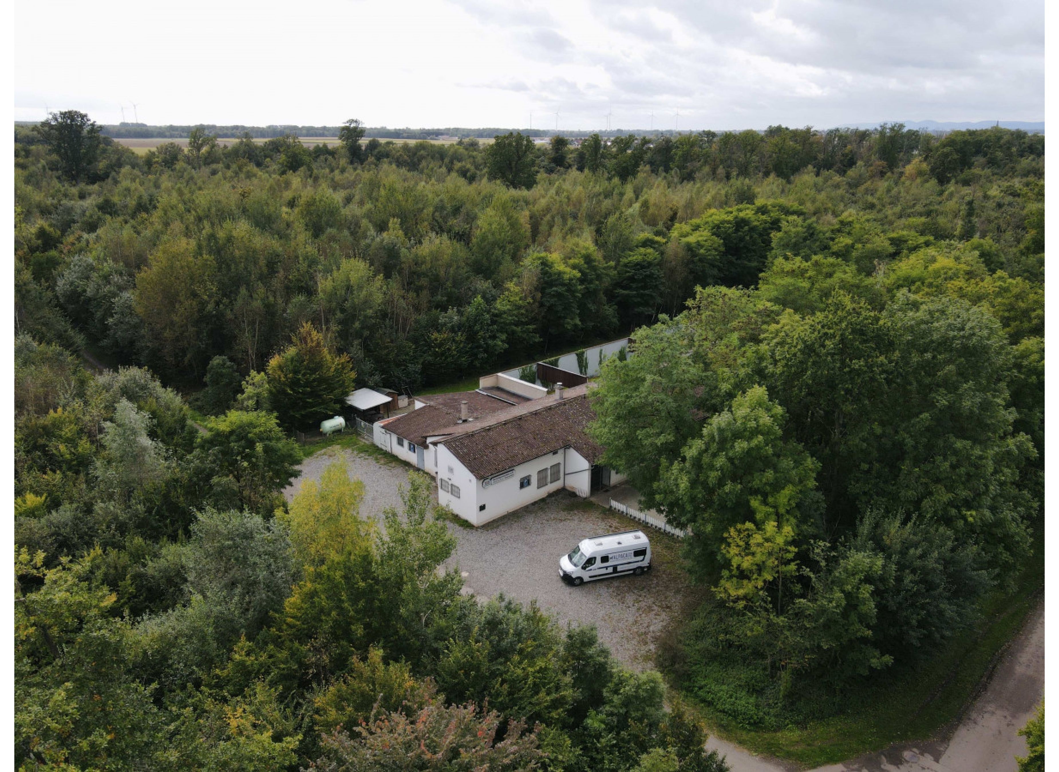 Stellplatz  am Schützenhaus #1 — Campervan Site in Steinweiler