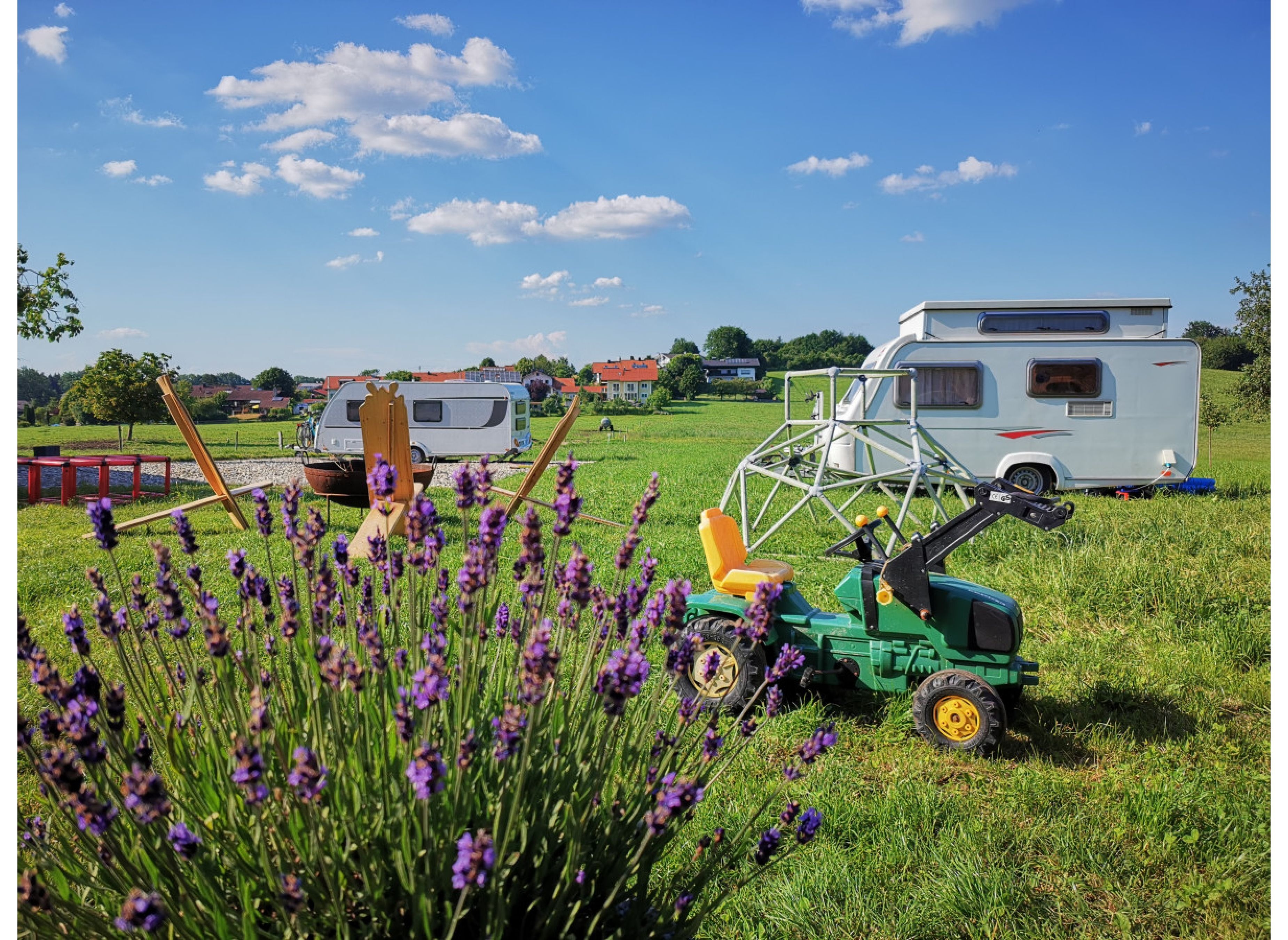 Bauernhofcamping auf dem Kreativhof Mitten im Chiemgau — Farm in Riedering