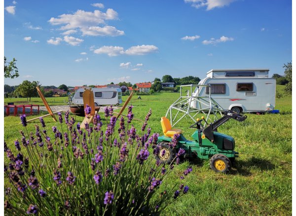 Bauernhofcamping auf dem Kreativhof Mitten im Chiemgau