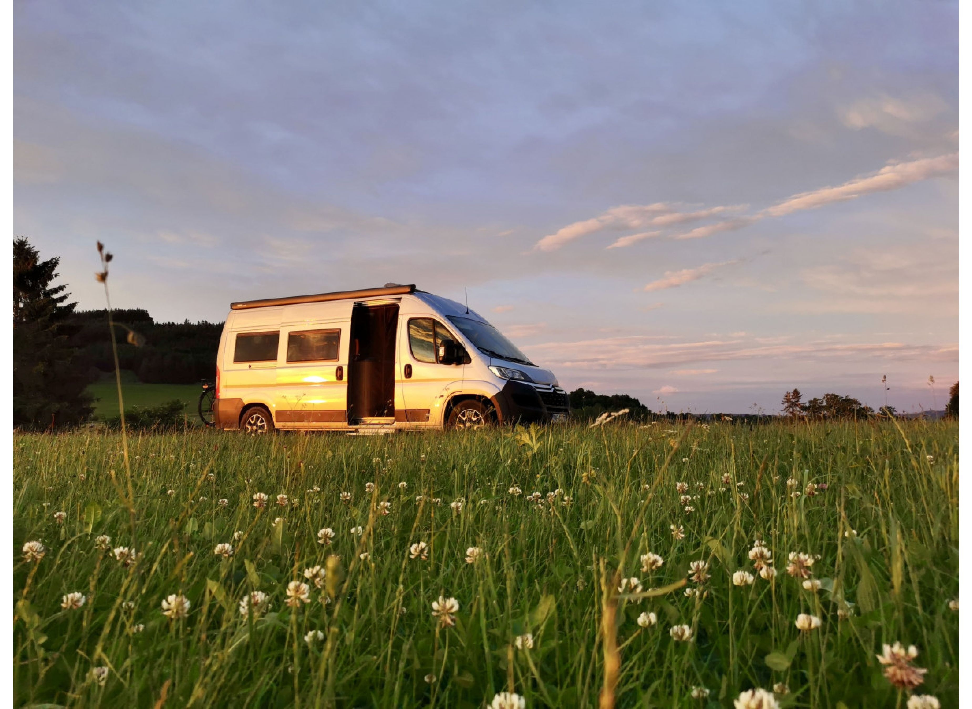 Camping am südlichen Auerberg, traumhafter Bergblick auf die Allgäuer Alpen — Sp. parking dla kamperów in Stötten am Auerberg