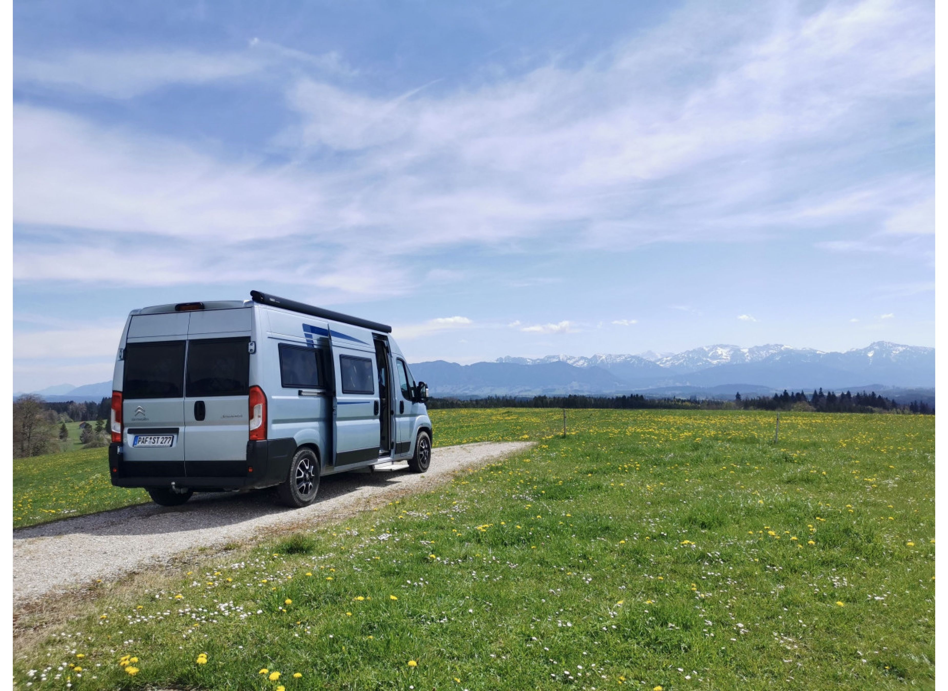 Camping am südlichen Auerberg, traumhafter Bergblick auf die Allgäuer Alpen — Bobilplass in Stötten am Auerberg