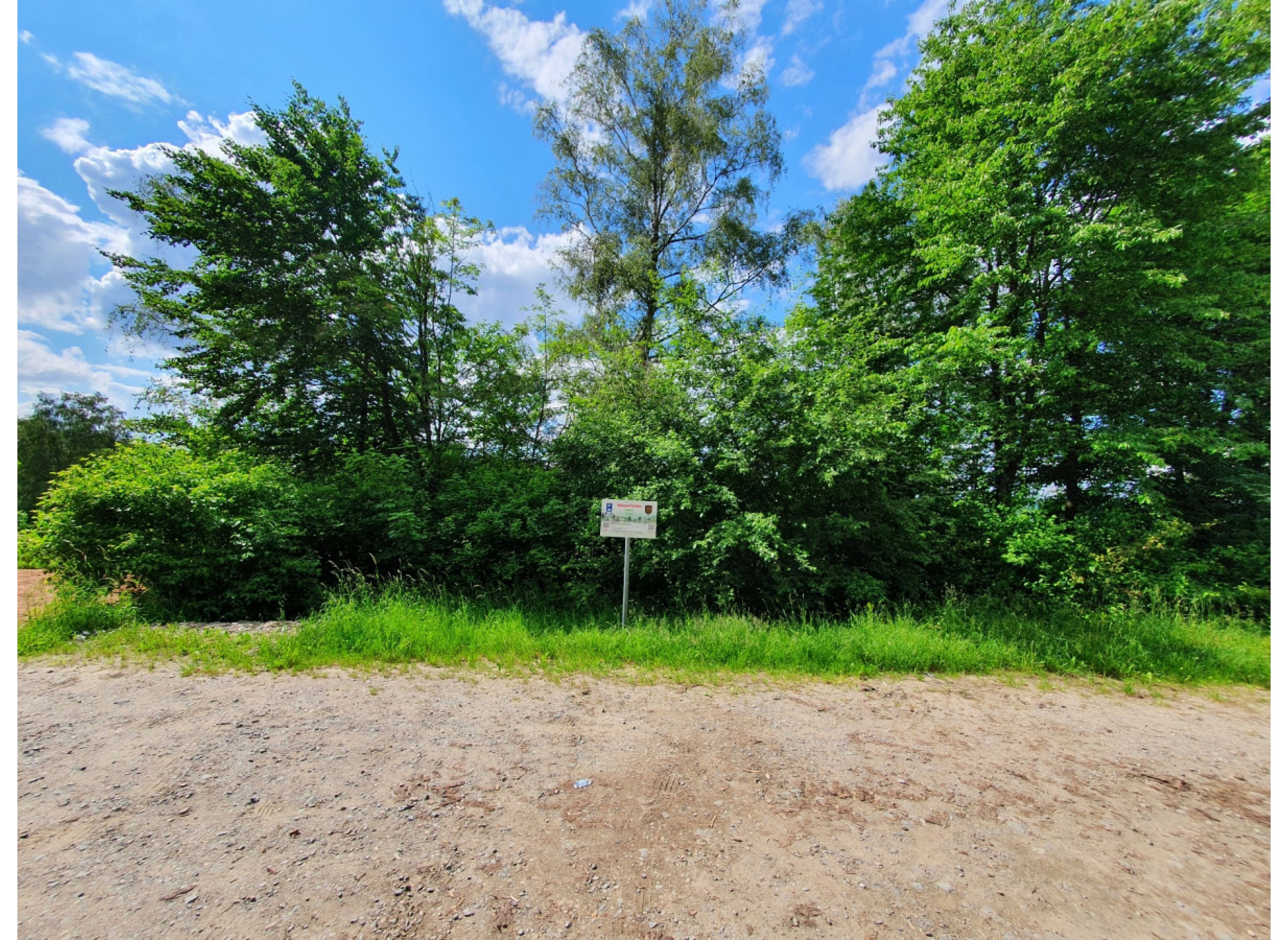 Stellplatz im Odenwald-Dorf Siedelsbrunn mit Panoramablick — Camperplaats in Wald-Michelbach