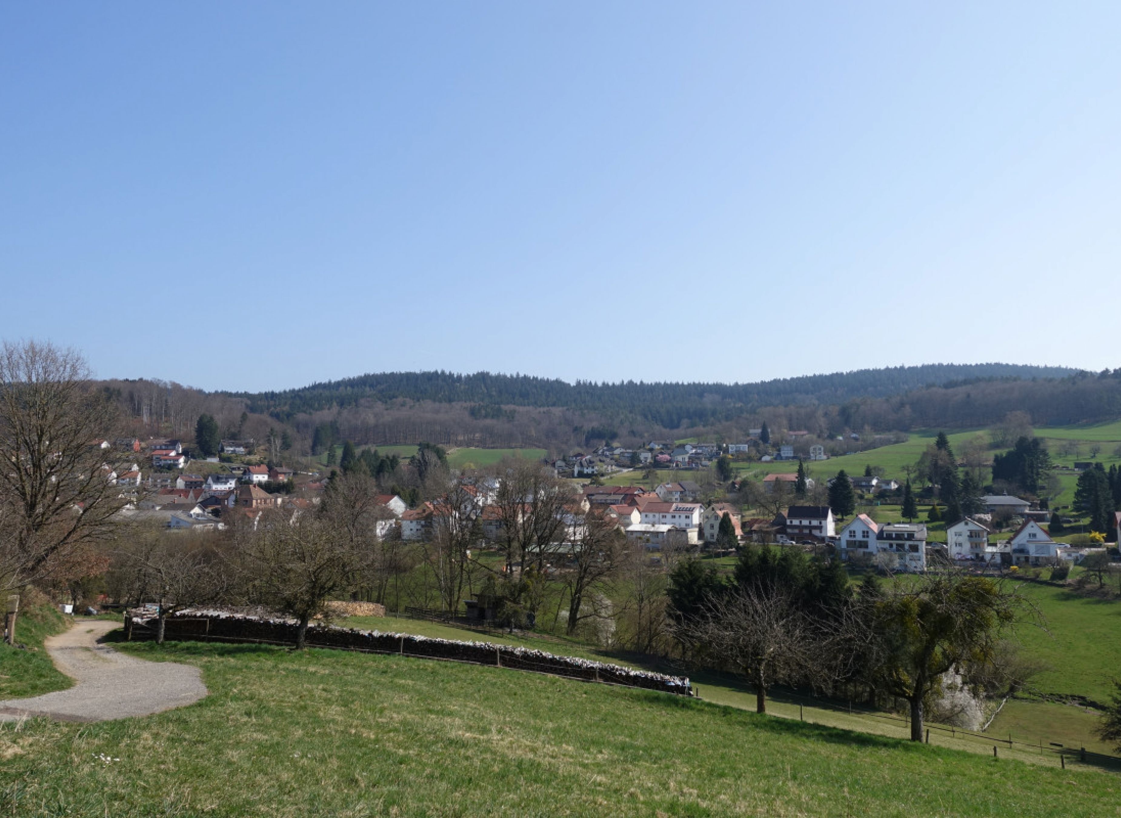 Einzelstellplatz in Unter-Abtsteinach in Ortsrandlage — Aire camping car in Abtsteinach