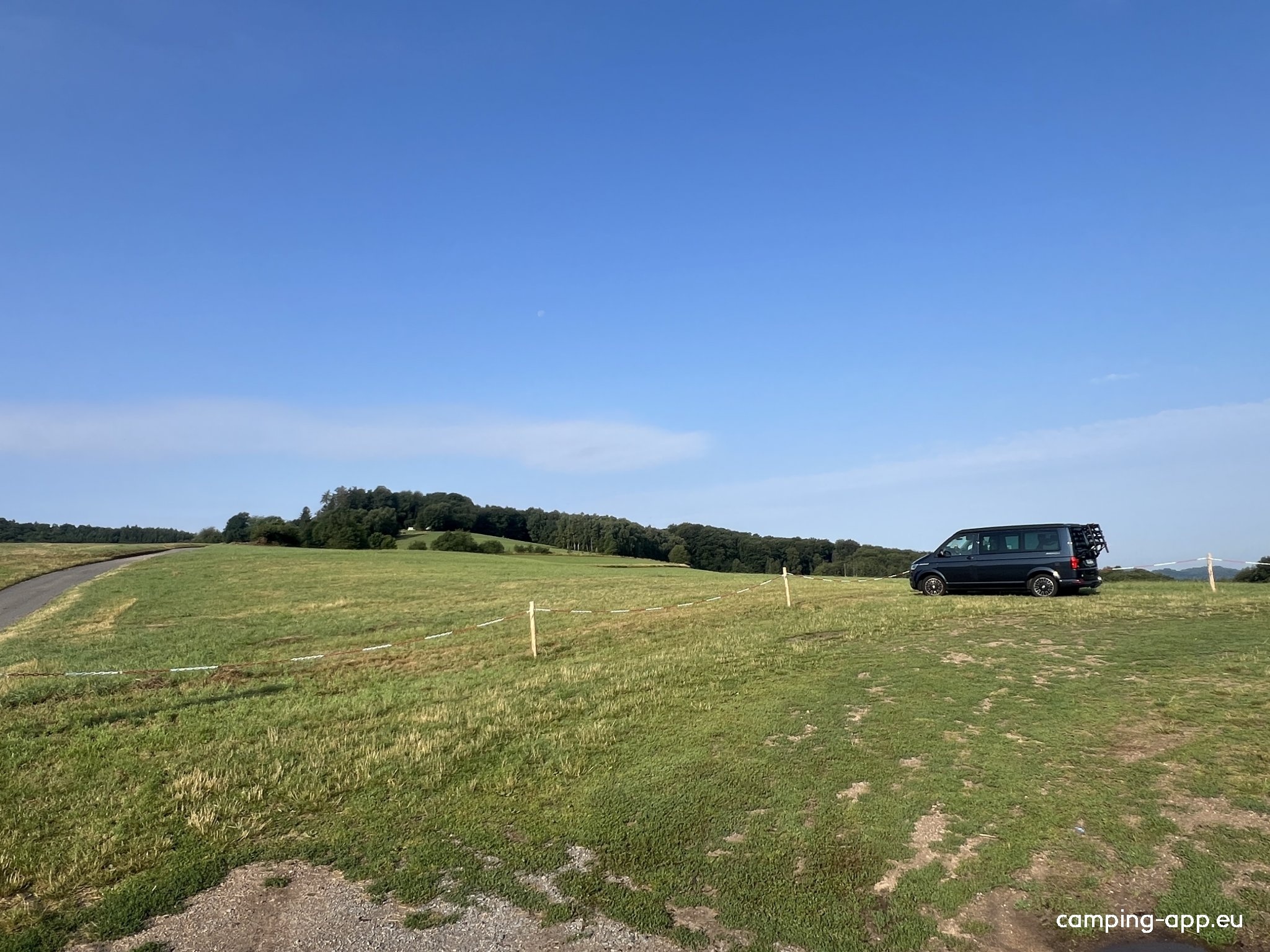 Einzelstellplatz in Unter-Abtsteinach in Ortsrandlage — Area Autocaravanas in Abtsteinach