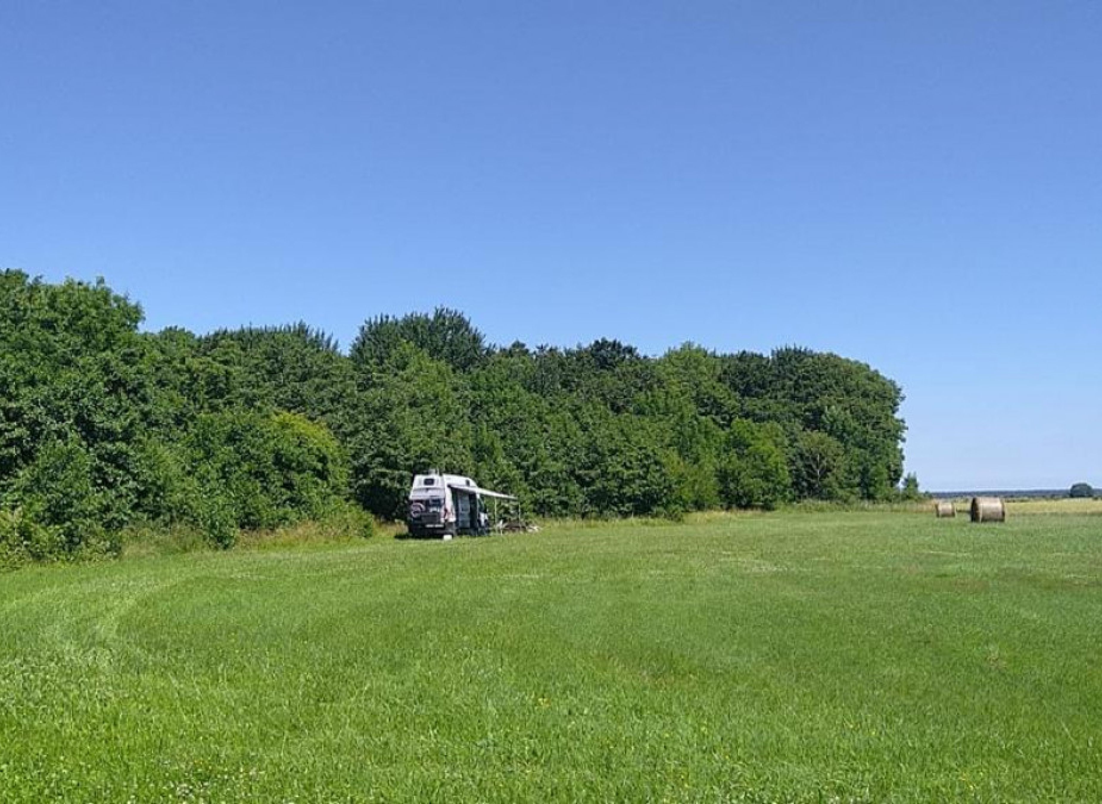 Auf der Künstlerwiese — Karavan Sitesi in Breege