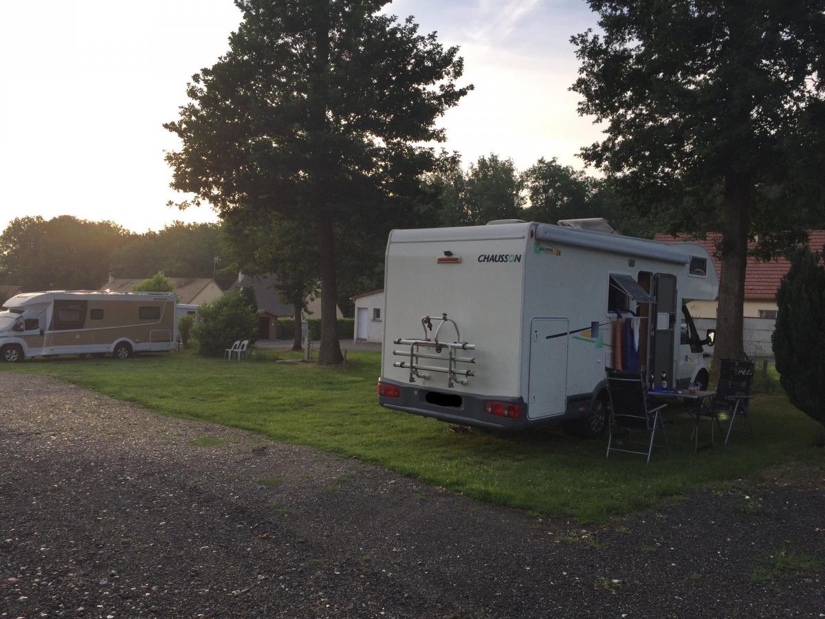 Stellplatz Sérifontaine — Karavan Sitesi in Sérifontaine