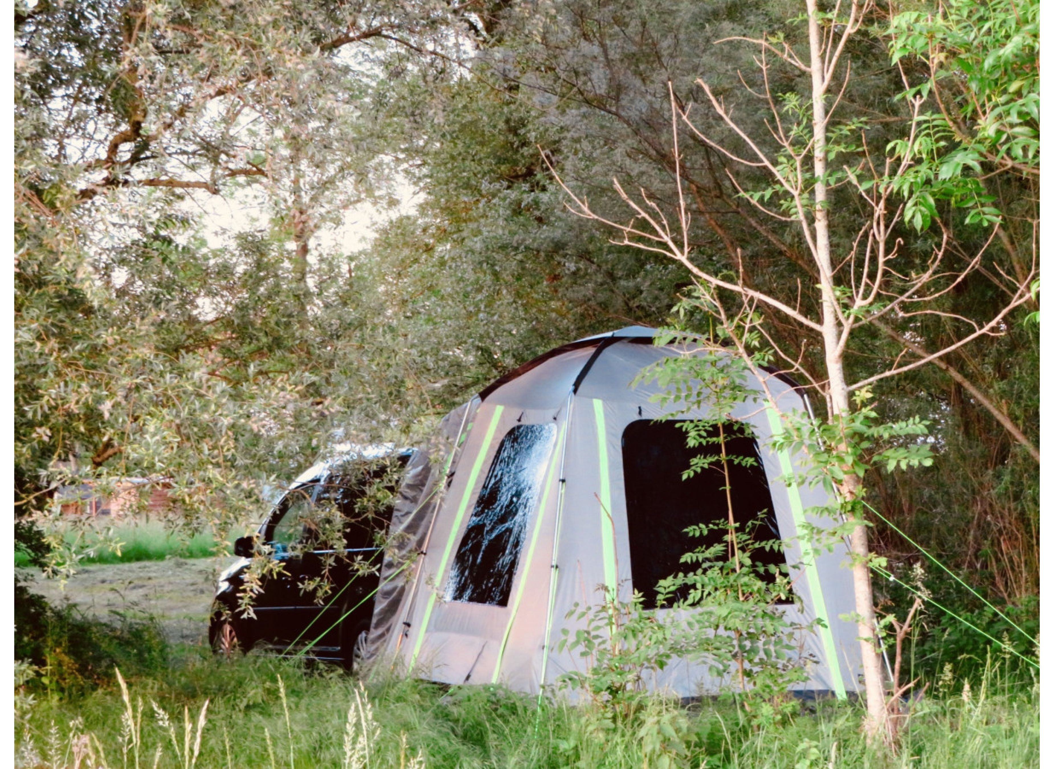 An einer Bachgabelung in den Krautländern — Aire camping car in Hohentengen