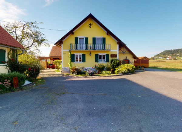 Stellplatz am Fuße vom Klöchberg — Foto 3