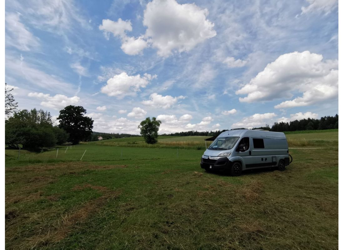 Bei der Kuhweide — Місце для кемперів in Ascha