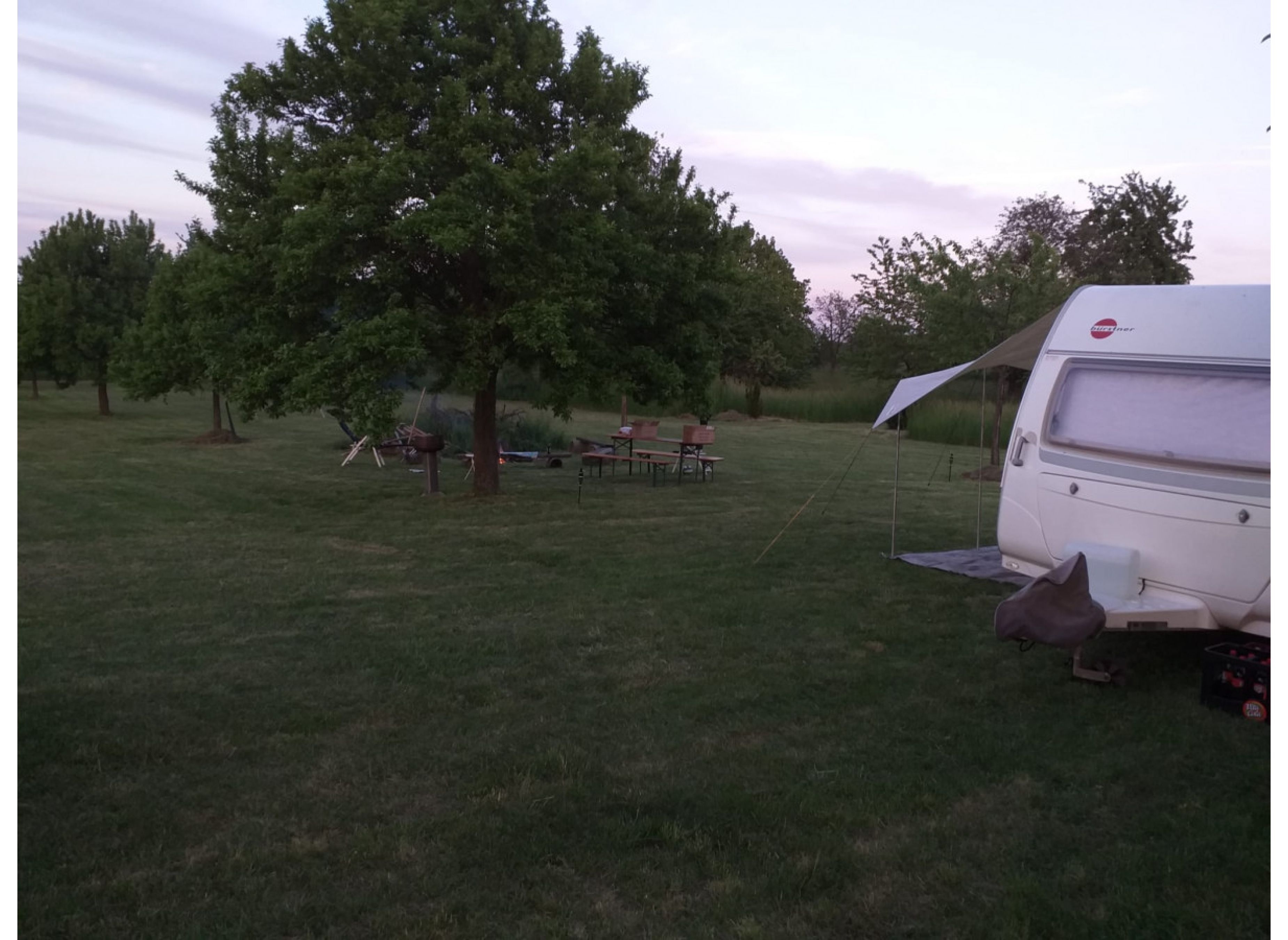 Camping auf der Obstplantage — Місце для кемперів in Oppershausen