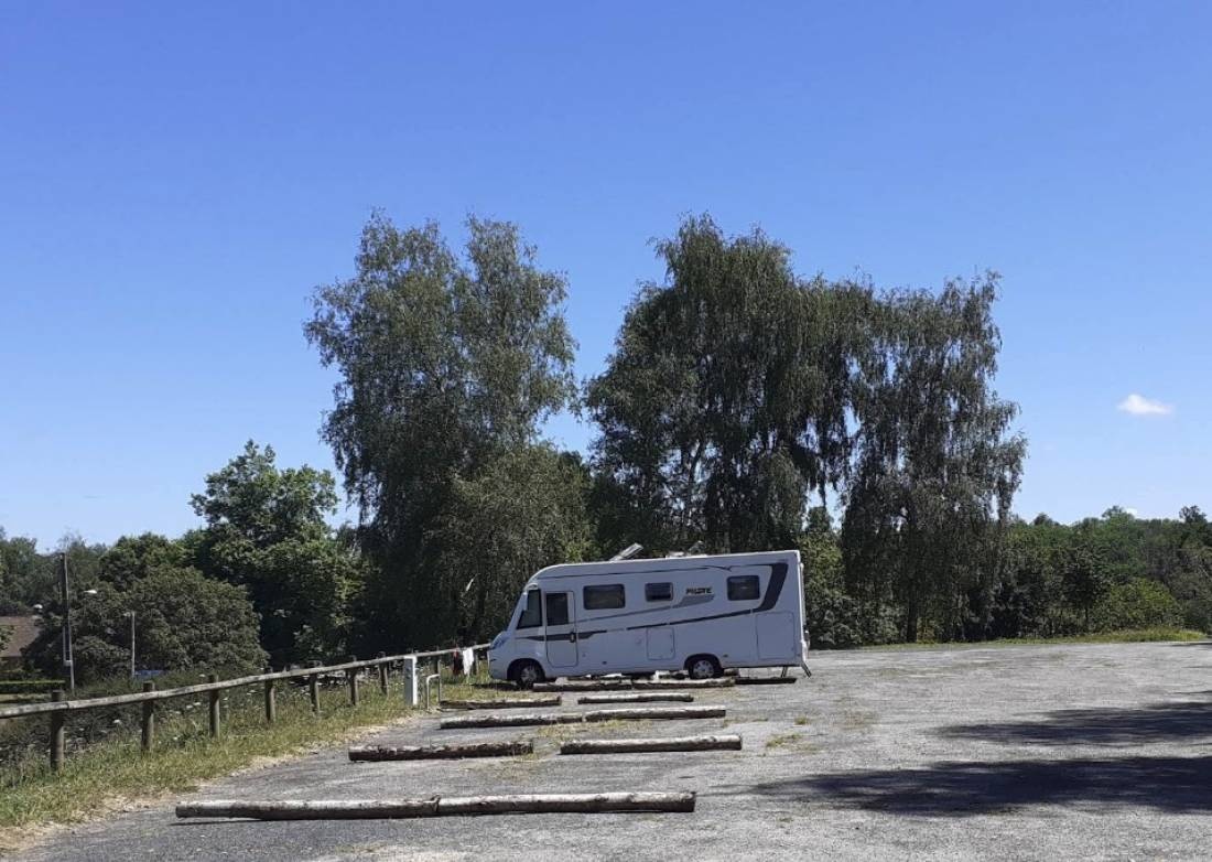 WoMo Stellplatz Saint-Hilaire-les-Places — Campervan Site in Saint-Hilaire-les-Places